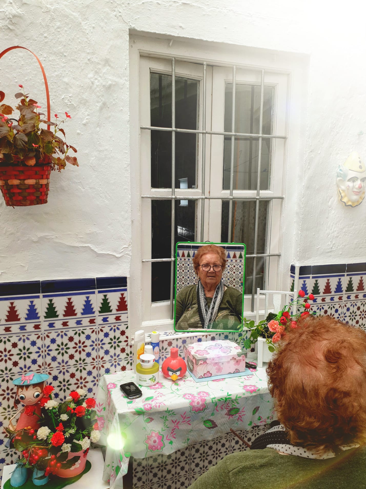 Huétor Tájar propone a sus mayores que fotografíen lo que ven desde sus ventanas