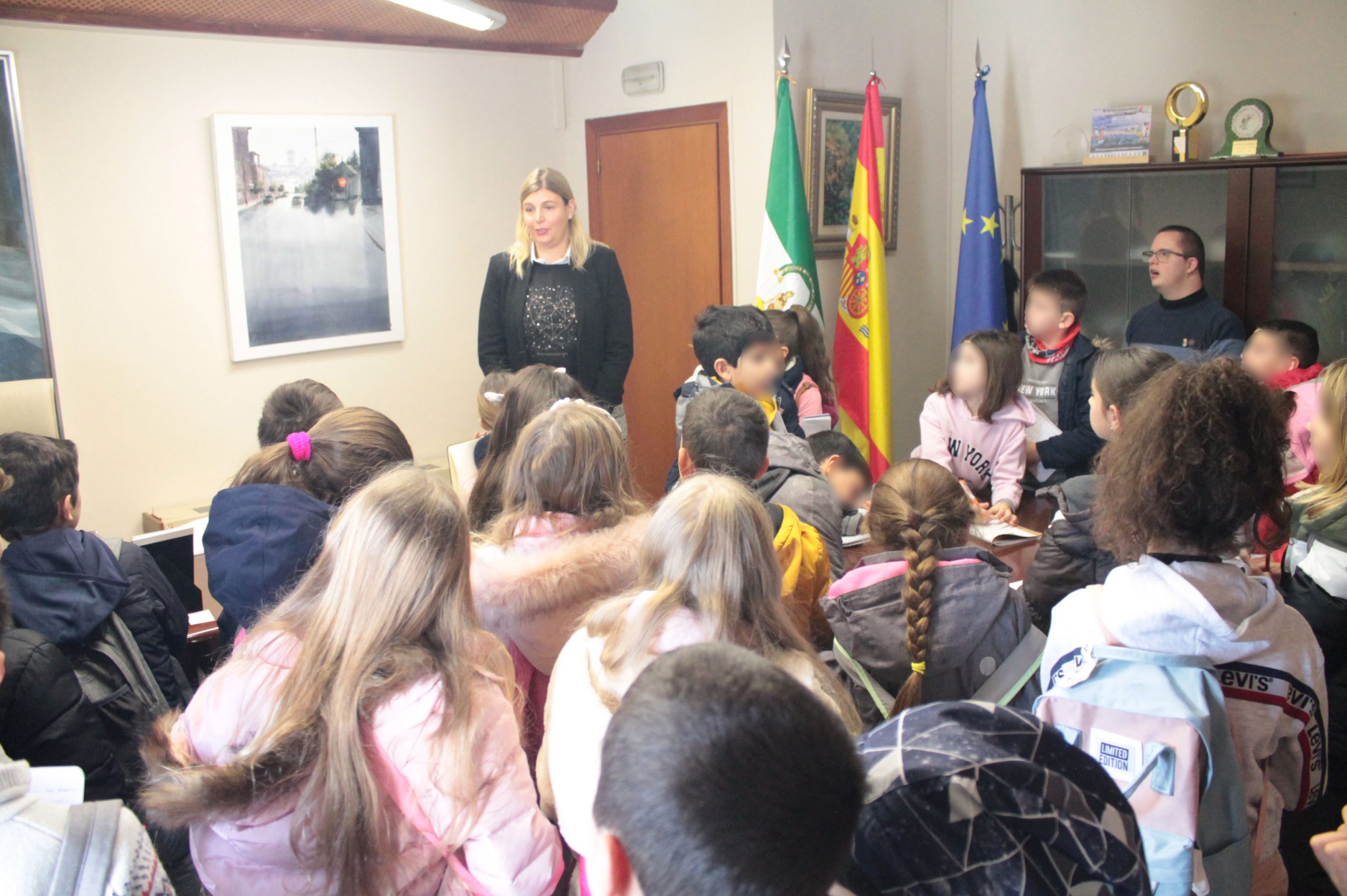Los vecinos de La Zubia ya pueden solicitar la ayuda para material escolar