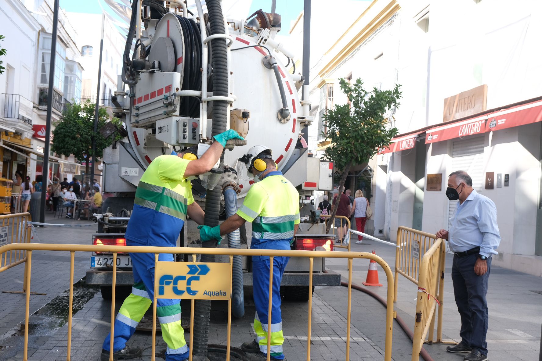 AQUALIA INTENSIFICA LA LIMPIEZA DE ALIVIADEROS COMO ANTICIPO A LA LEGADA DE LAS LLUVIAS