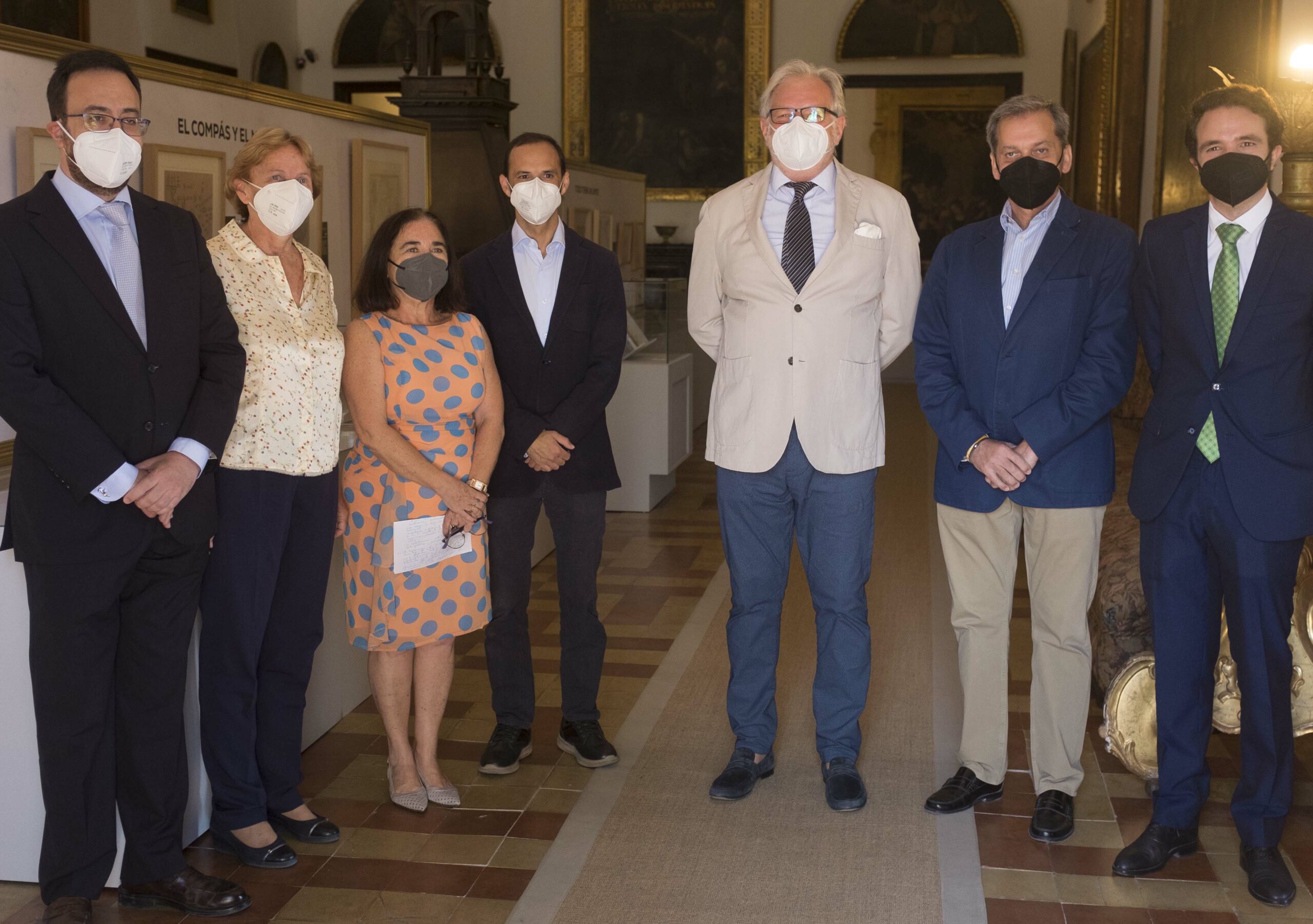 EL ALCALDE INAUGURA LA EXPOSICIÓN DE LOS ARCHIVOS DE INDIAS Y DE MEDINA SIDONIA