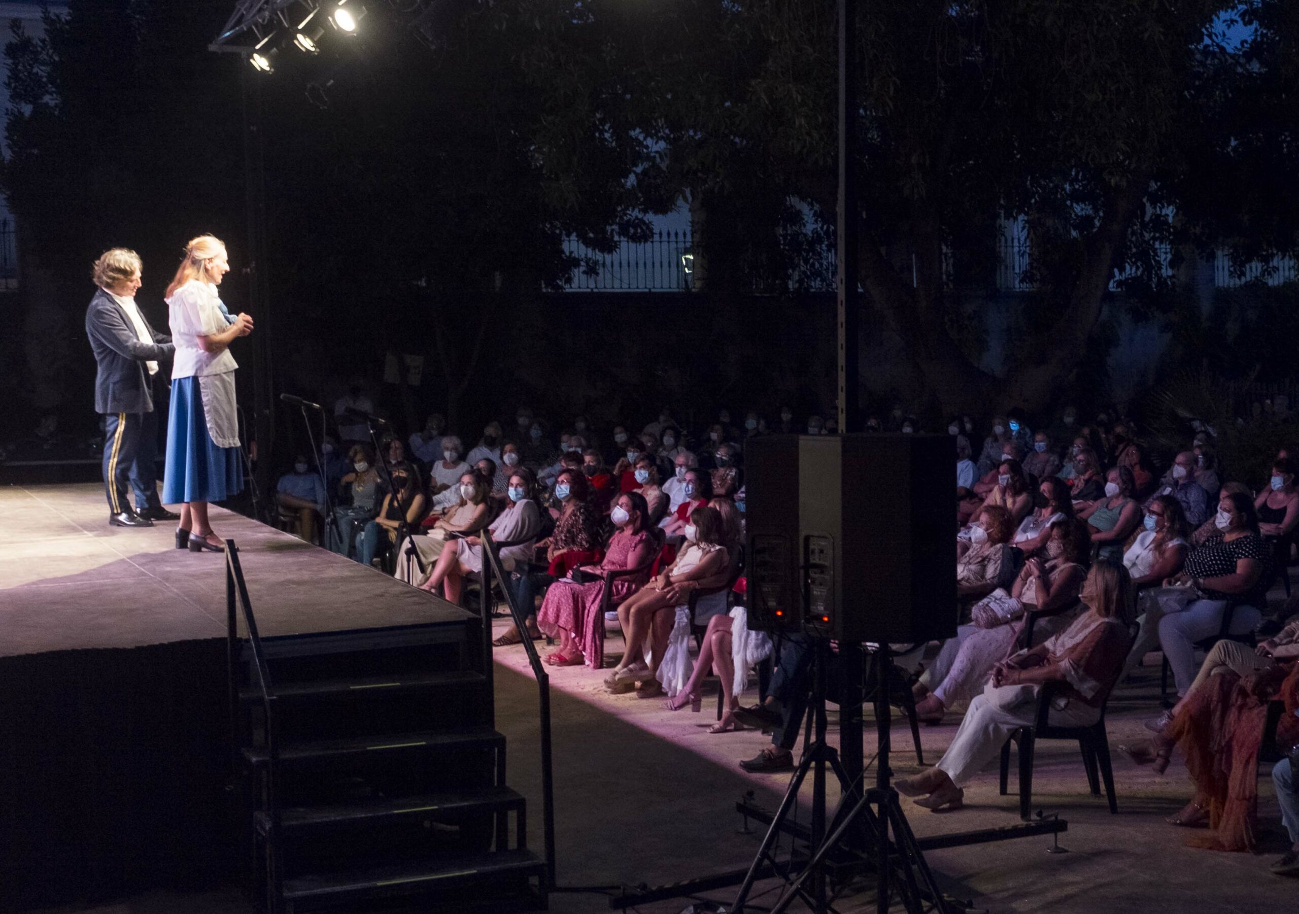 PRIMERA NOCHE LÍRICA EN LOS JARDINES DEL PALACIO MUNICIPAL