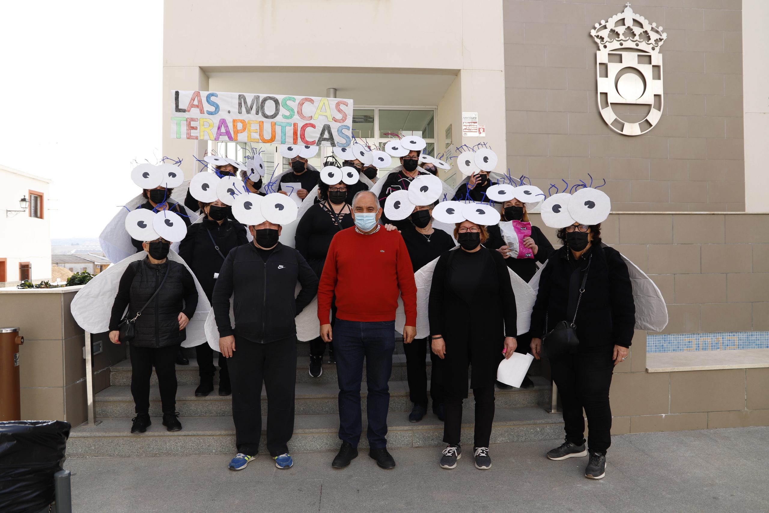 Mayores de Huétor Tájar fabrican sus propios disfraces en un taller de estimulación terapéutica