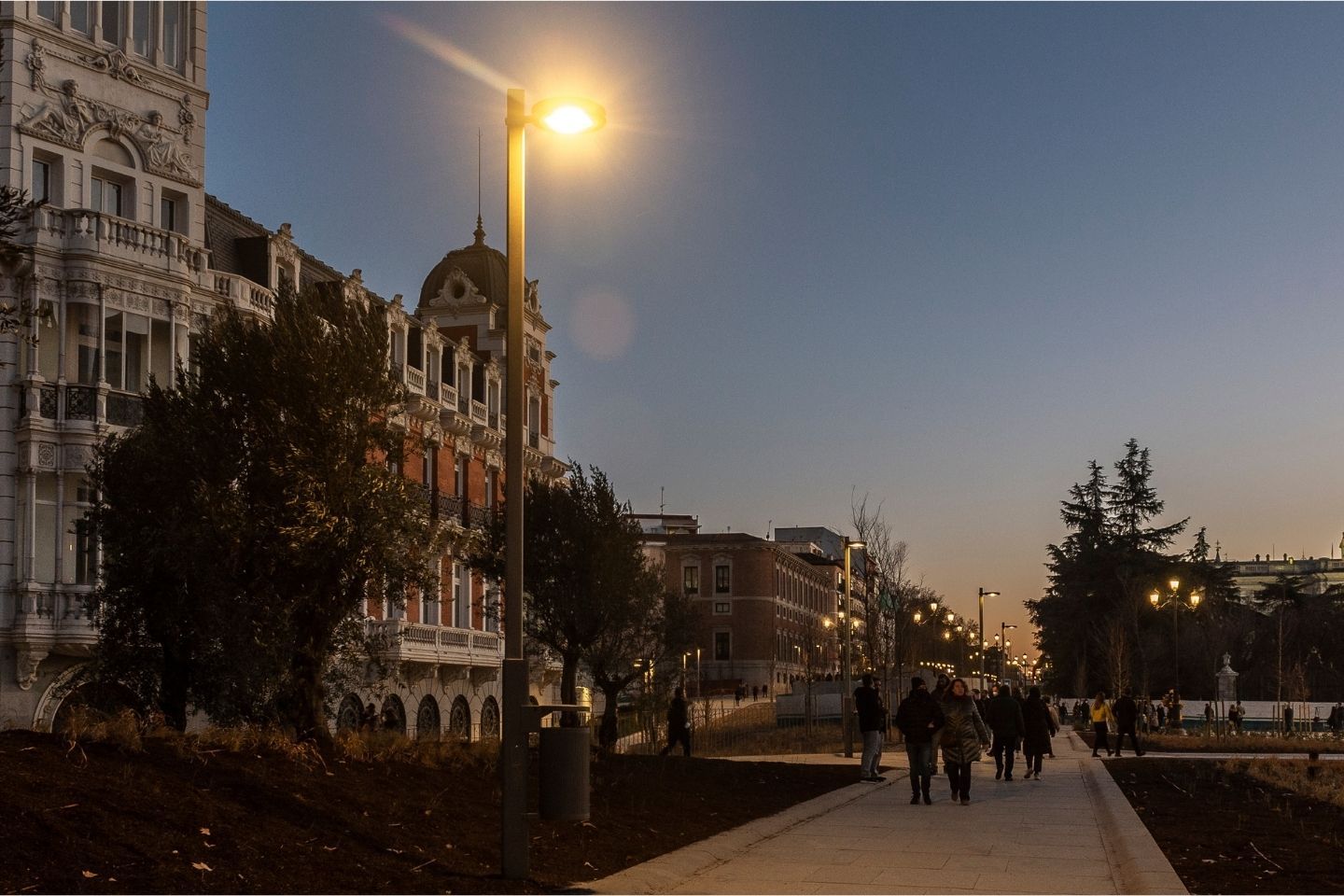 Schréder revitaliza la nueva Plaza de España en Madrid con la solución YOA