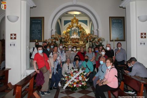 LOS  MAYORES DEL CPA DE ESTACIÓN DE CÁRTAMA HACEN UNA OFRENDA FLORAL A LA VIRGEN DE LOS REMEDIOS