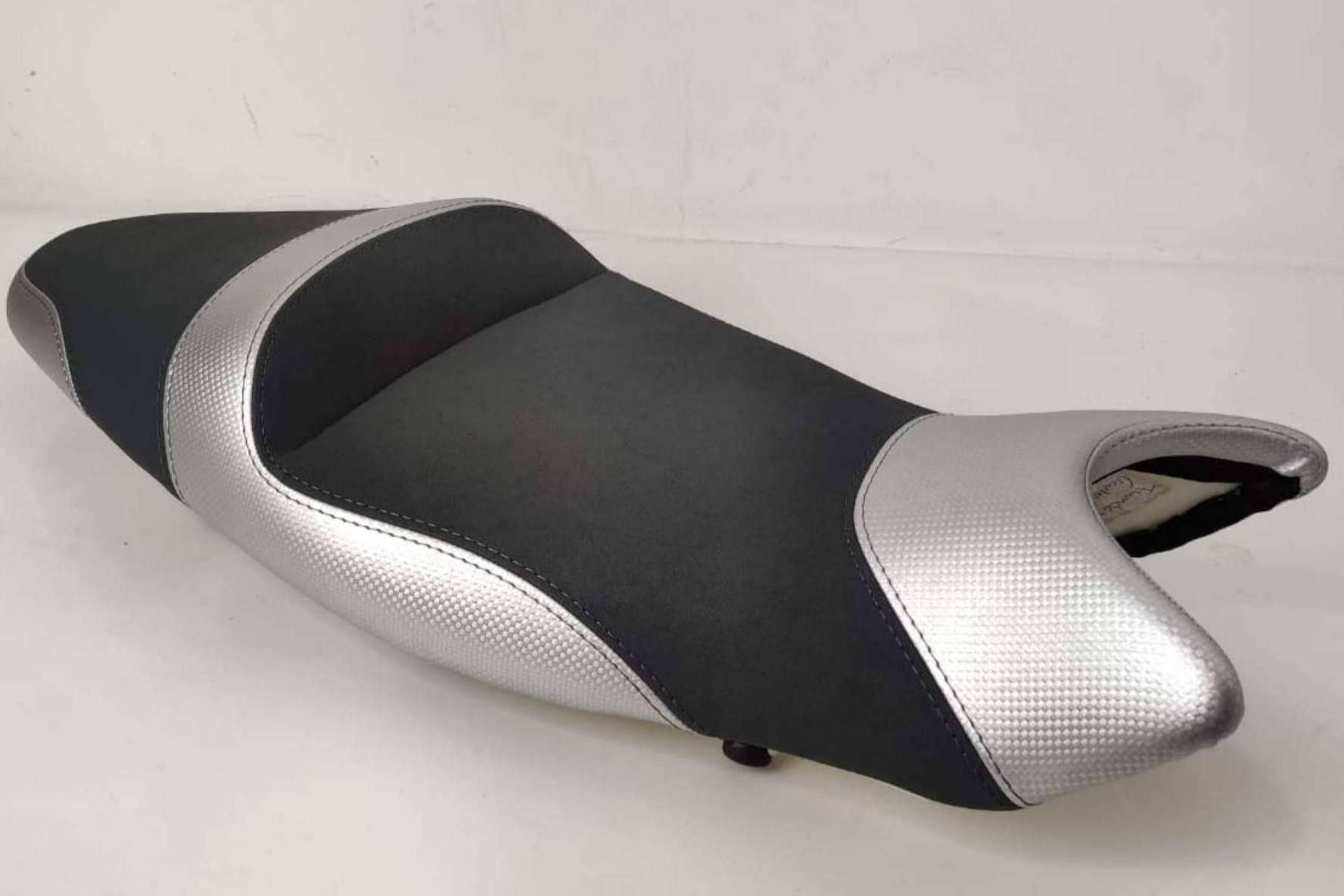 Tapizar asiento de moto con JM-FUNDAS