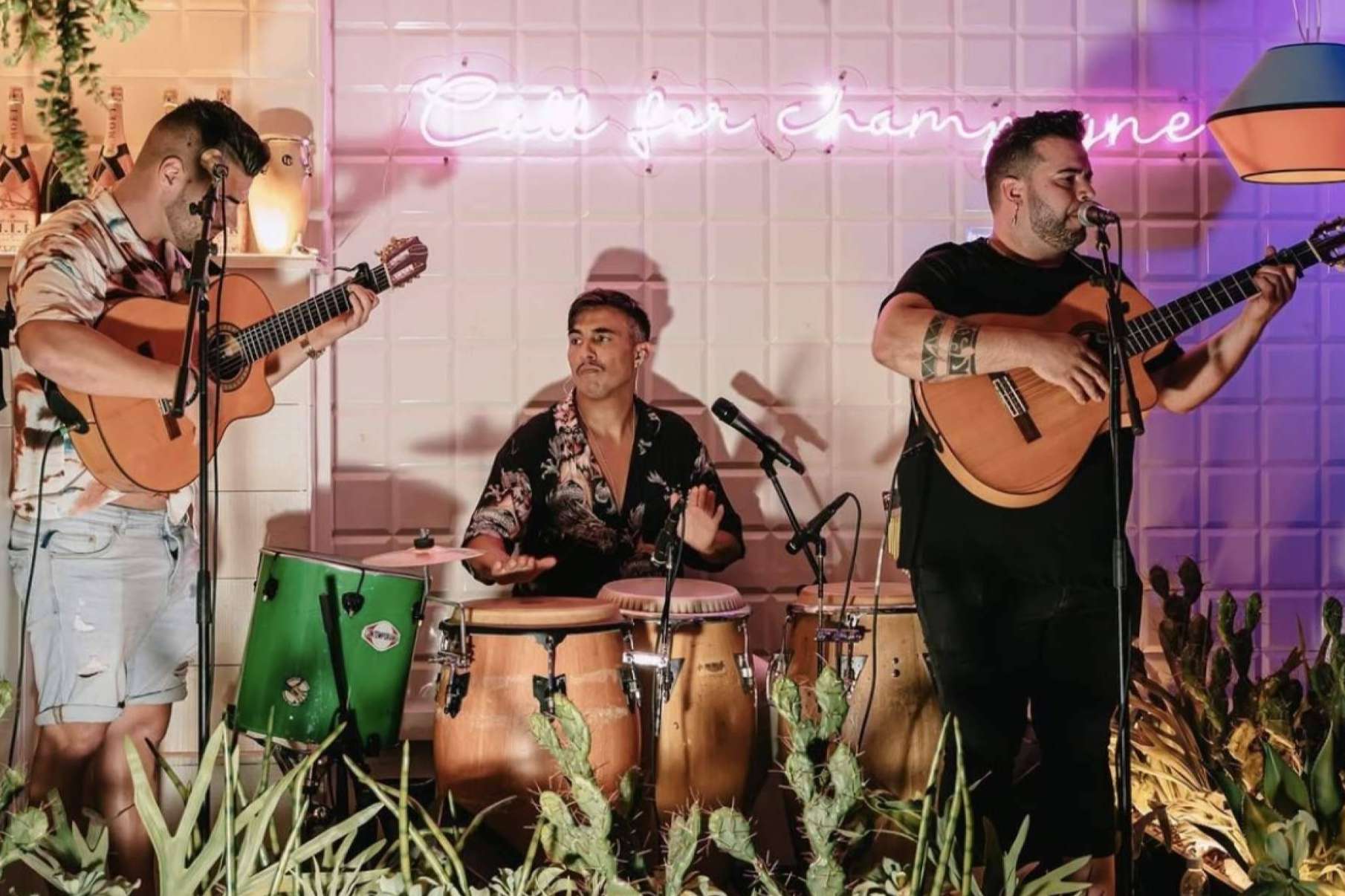 Disfrutar de una cena con música en vivo de la mano de Rumbita Barcelona
