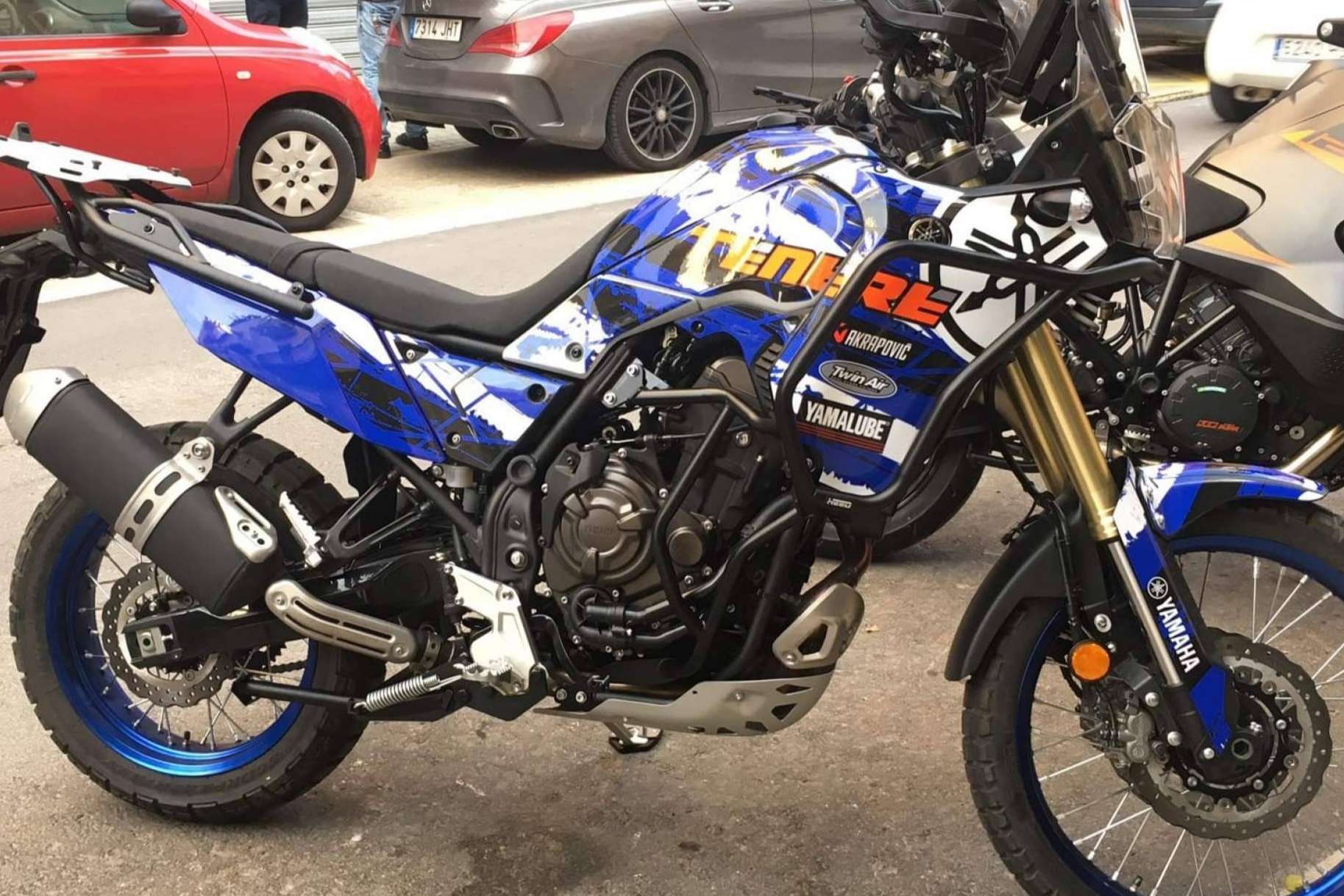 ¿Cómo son las pegatinas personalizadas para moto off road de ADHESIVOSEMBARRADOS?
