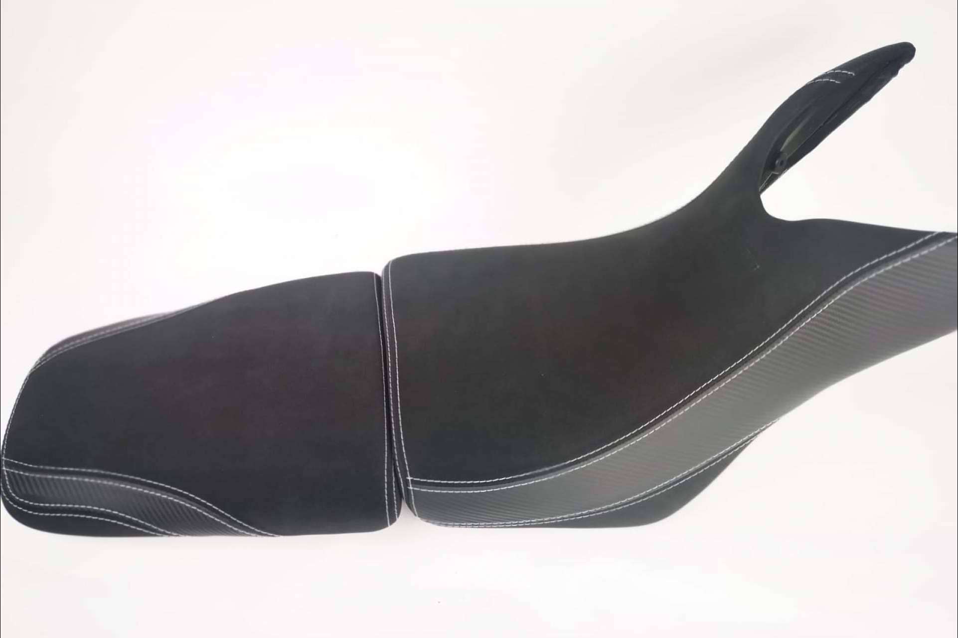 Mejorar la experiencia en la carretera con la personalización del asiento de moto que realiza JM-FUNDAS