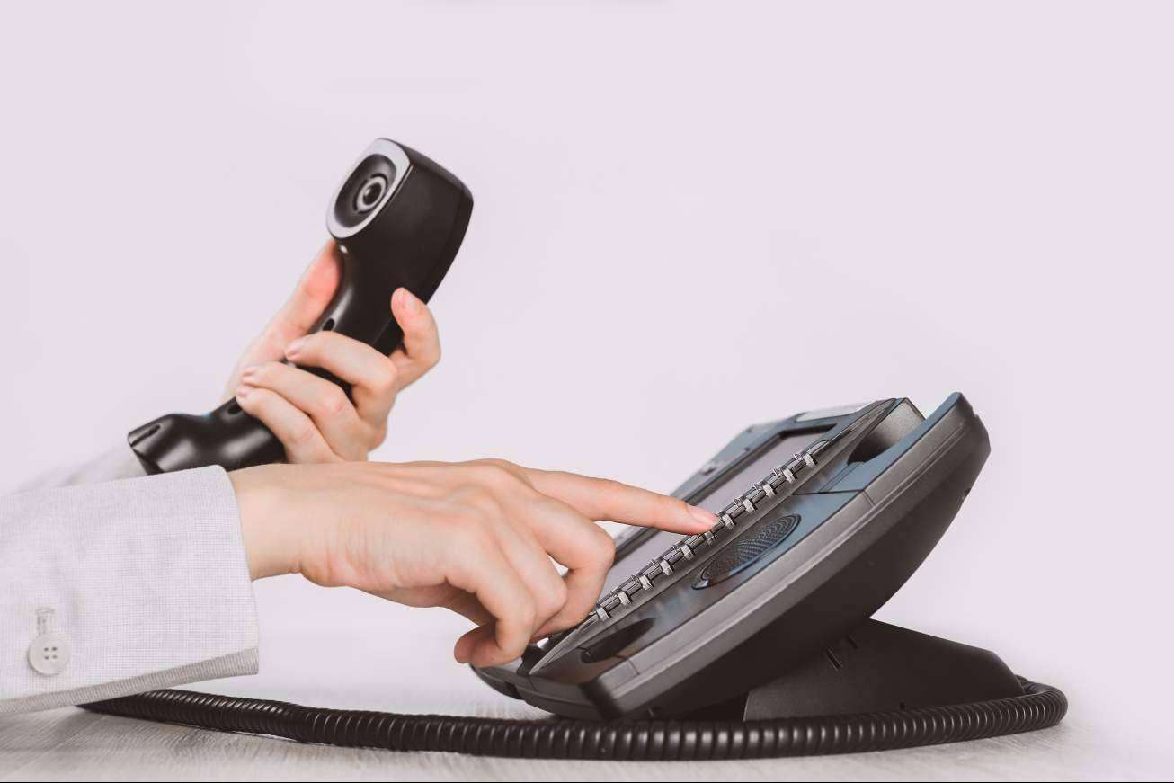 La contratación de una centralita virtual IP para la telefonía corporativa es cada vez más una necesidad, por la empresa AvisoVoz