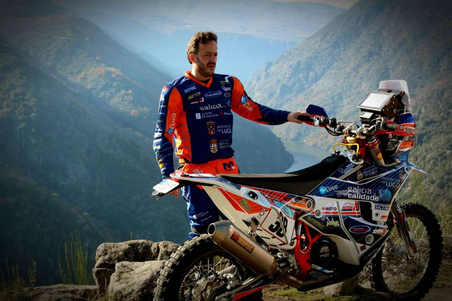 ADHESIVOSEMBARRADOS ofrece ropa personalizada para off road