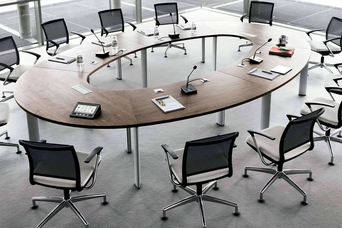 Gran variedad de mesas de juntas y ponencias en OfficeDeco