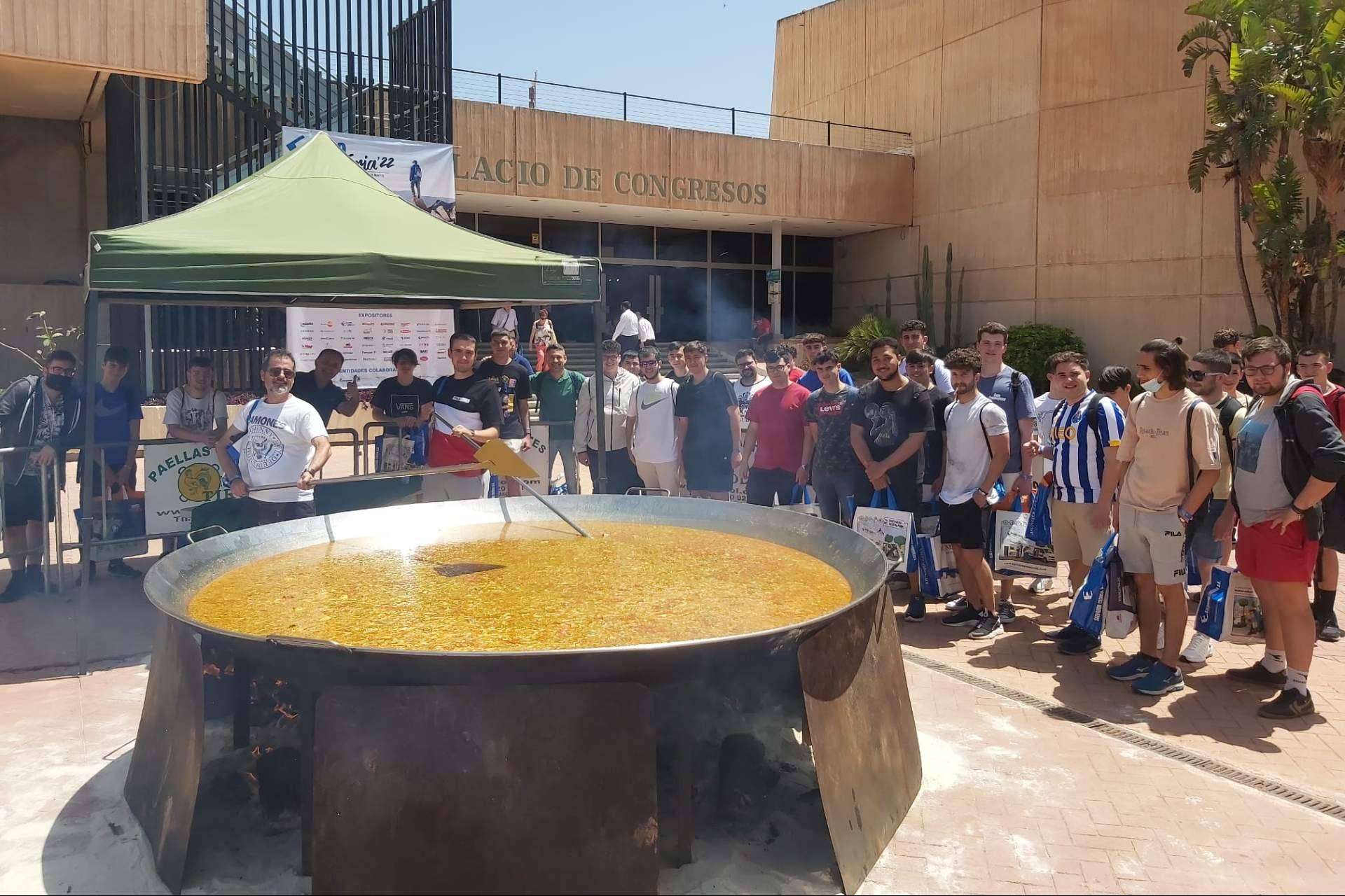 Las razones para elegir un catering de paella gigante en las celebraciones, con El Paellero