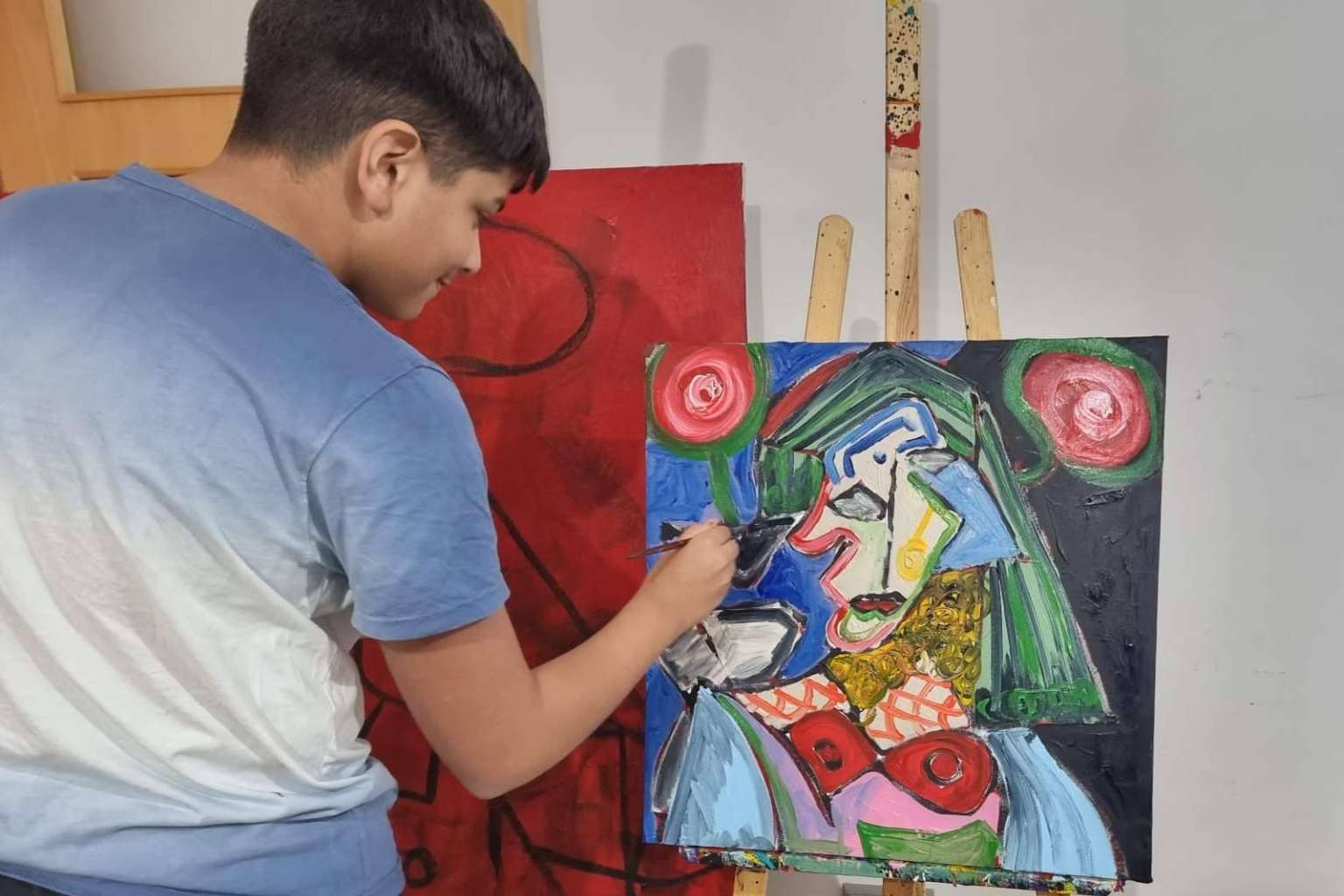Juanito Arte, un joven artista de 13 años que pinta expresionismo abstracto