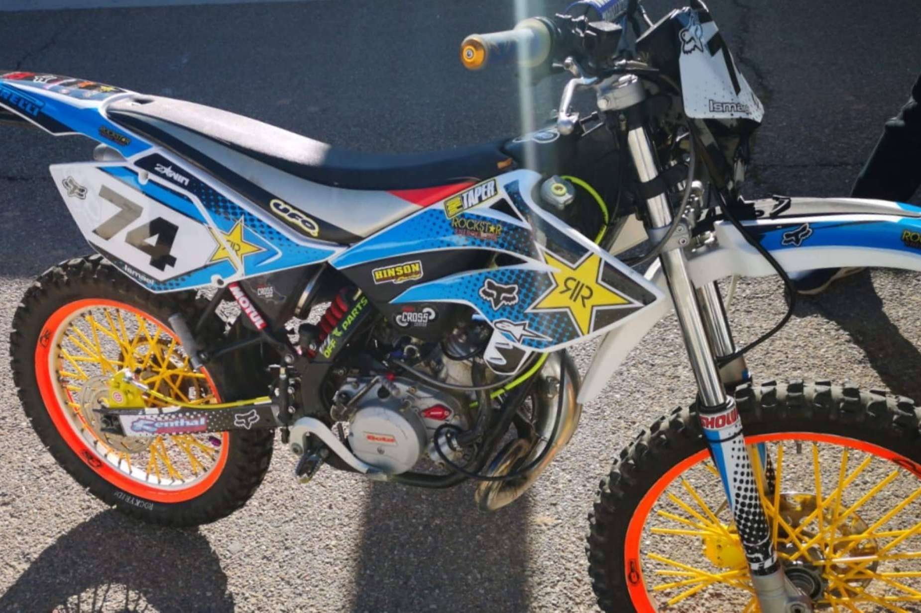 Adhesivos y plásticos para motos off road, con ADHESIVOSEMBARRADOS