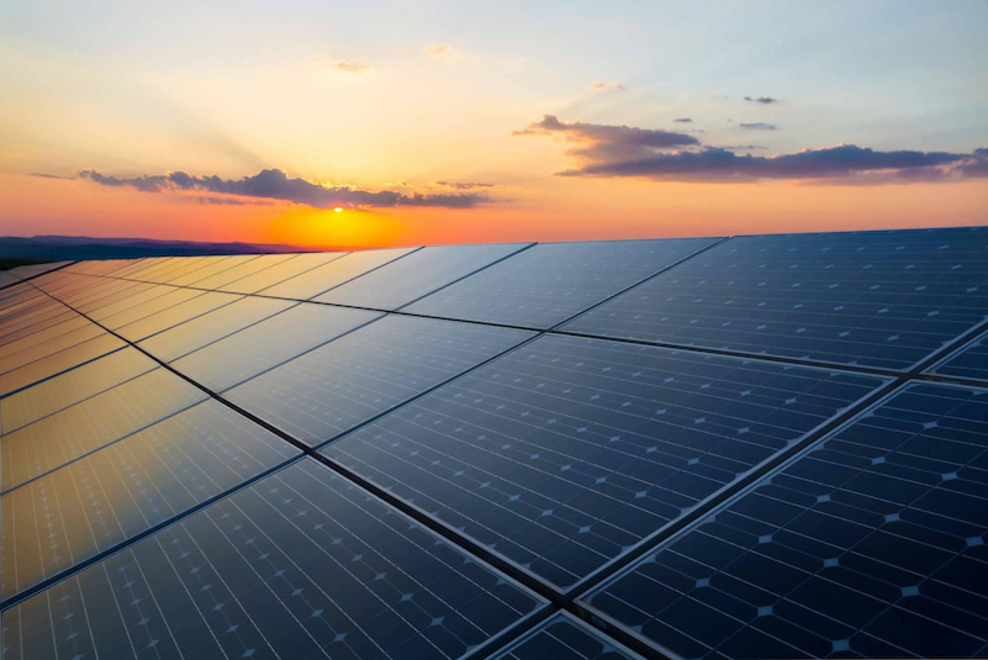Soletec y su equipo de instaladores de placas solares profesionales a precio accesible