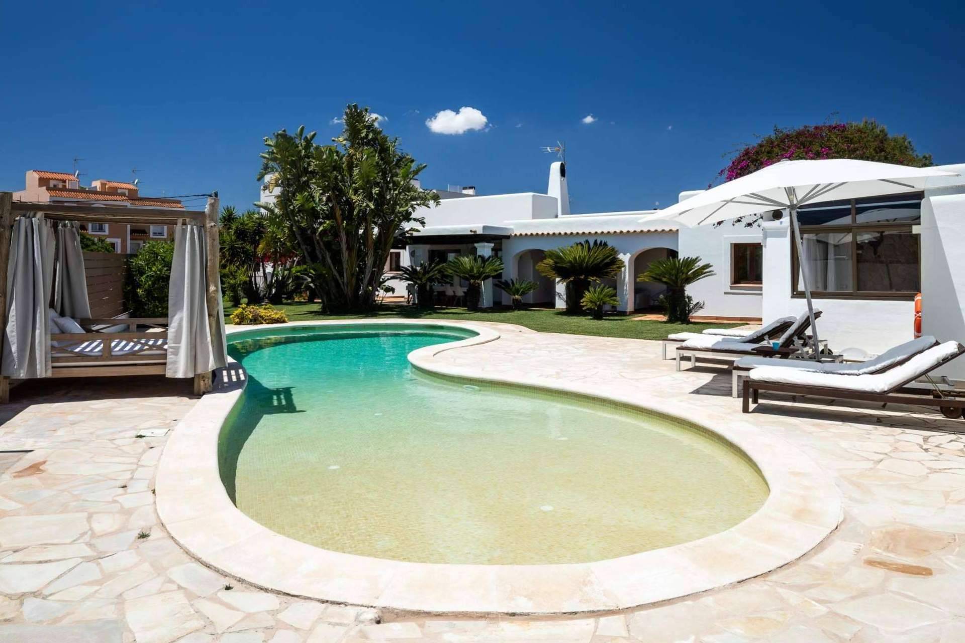 Alquilar una casa en Ibiza con piscina para disfrutar de las vacaciones con familia o amigos
