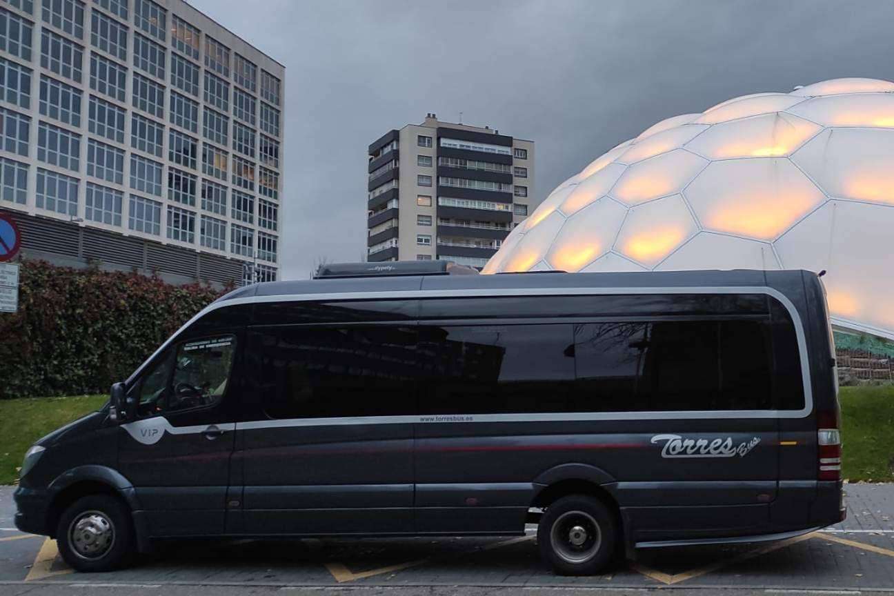 Las ventajas de alquilar minibús, con Torres Bus