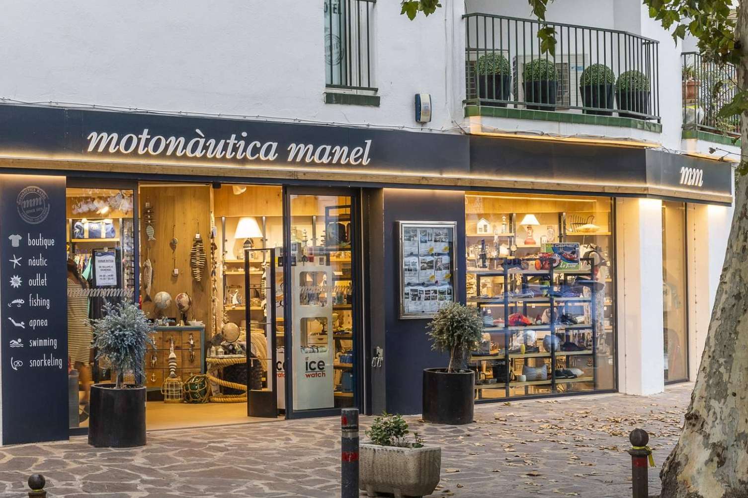El catálogo para la venta de embarcaciones de Motonàutica Manel