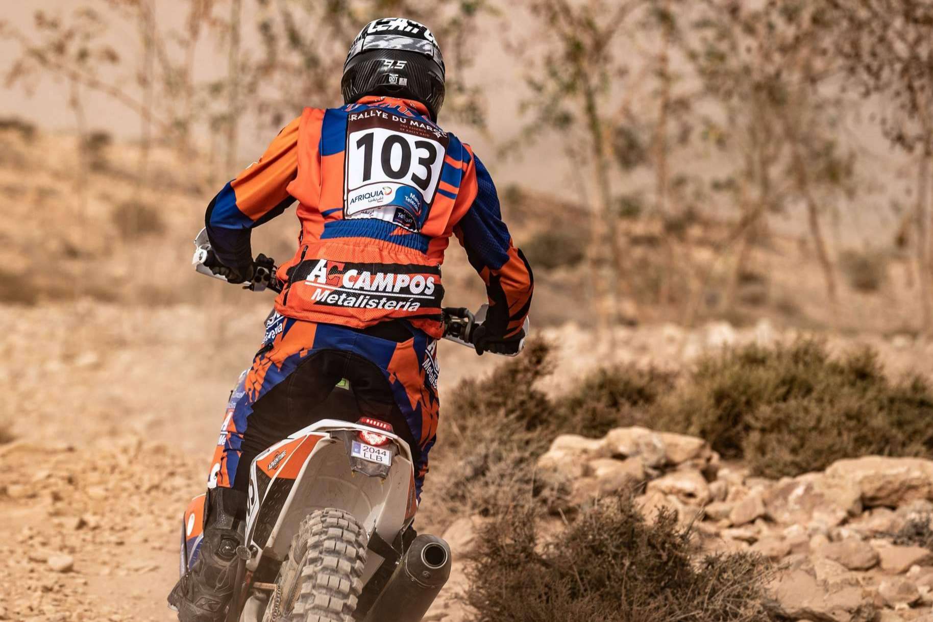 ADHESIVOSEMBARRADOS dispone de equipaciones para rally en moto