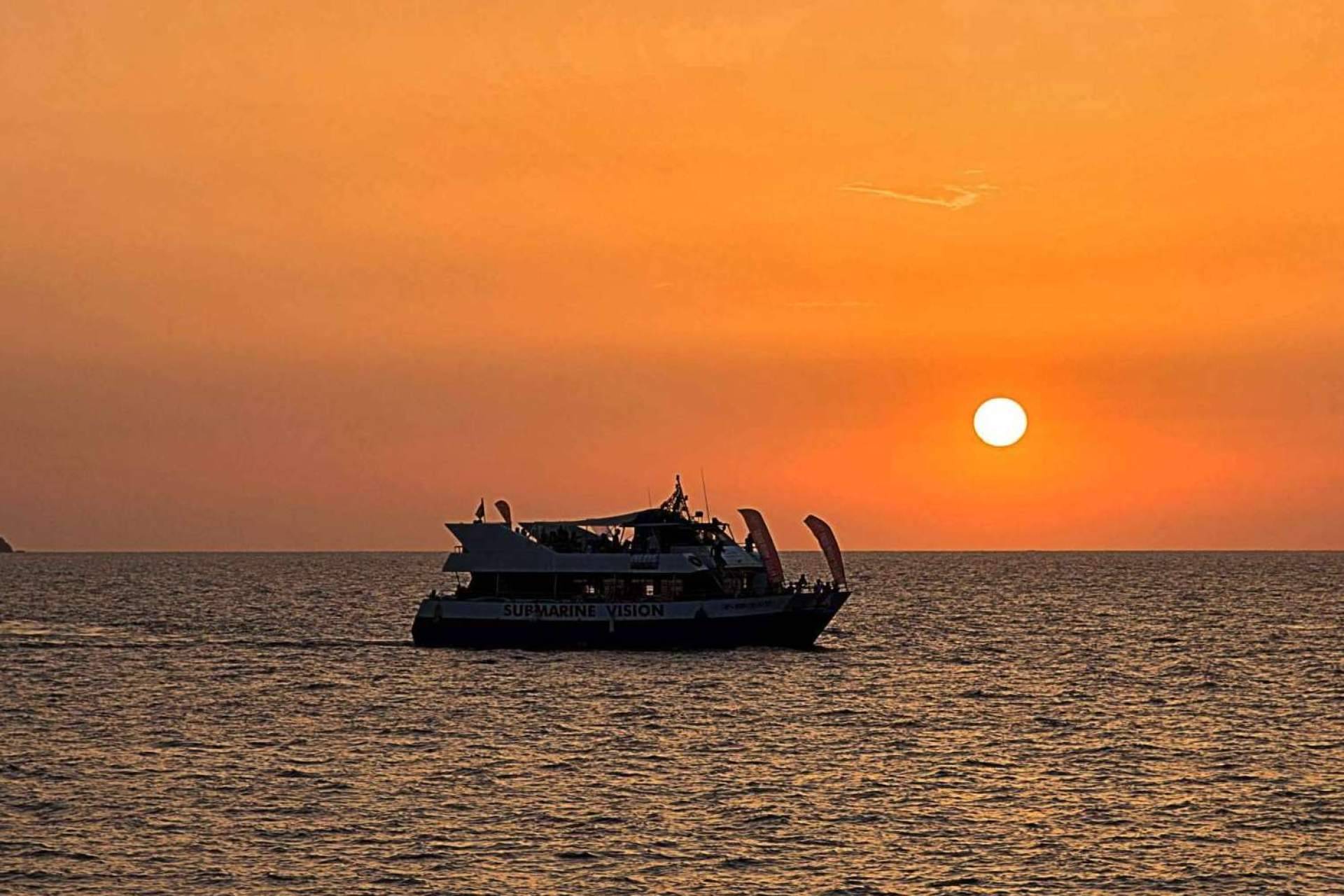Float Your Boat organiza un crucero fiestero en Ibiza desde San Antonio