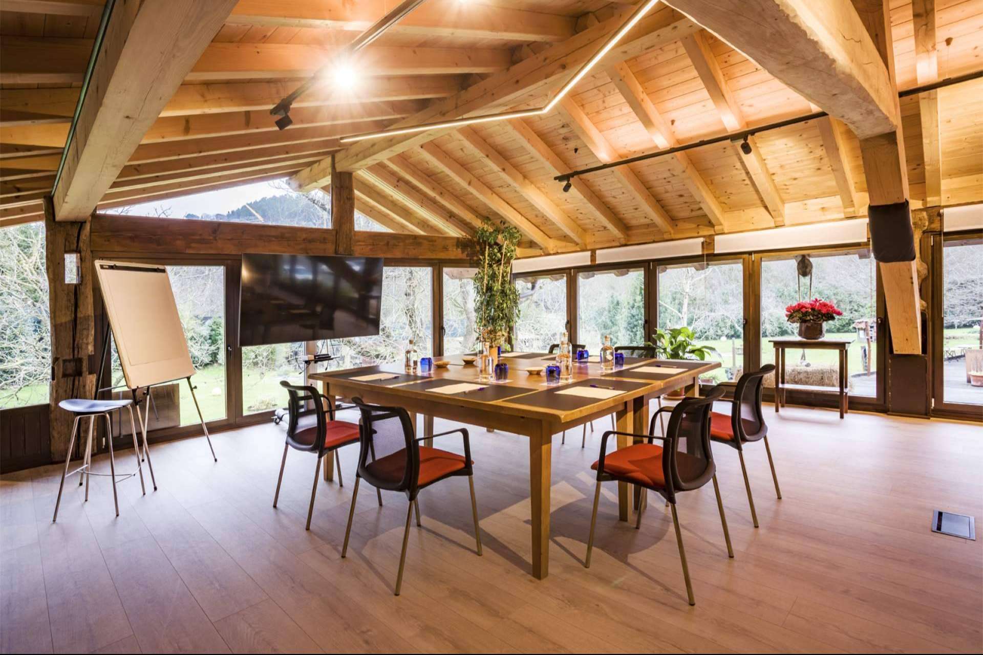 Los amplios salones de reuniones dotados con instalaciones modernas de Jesuskoa