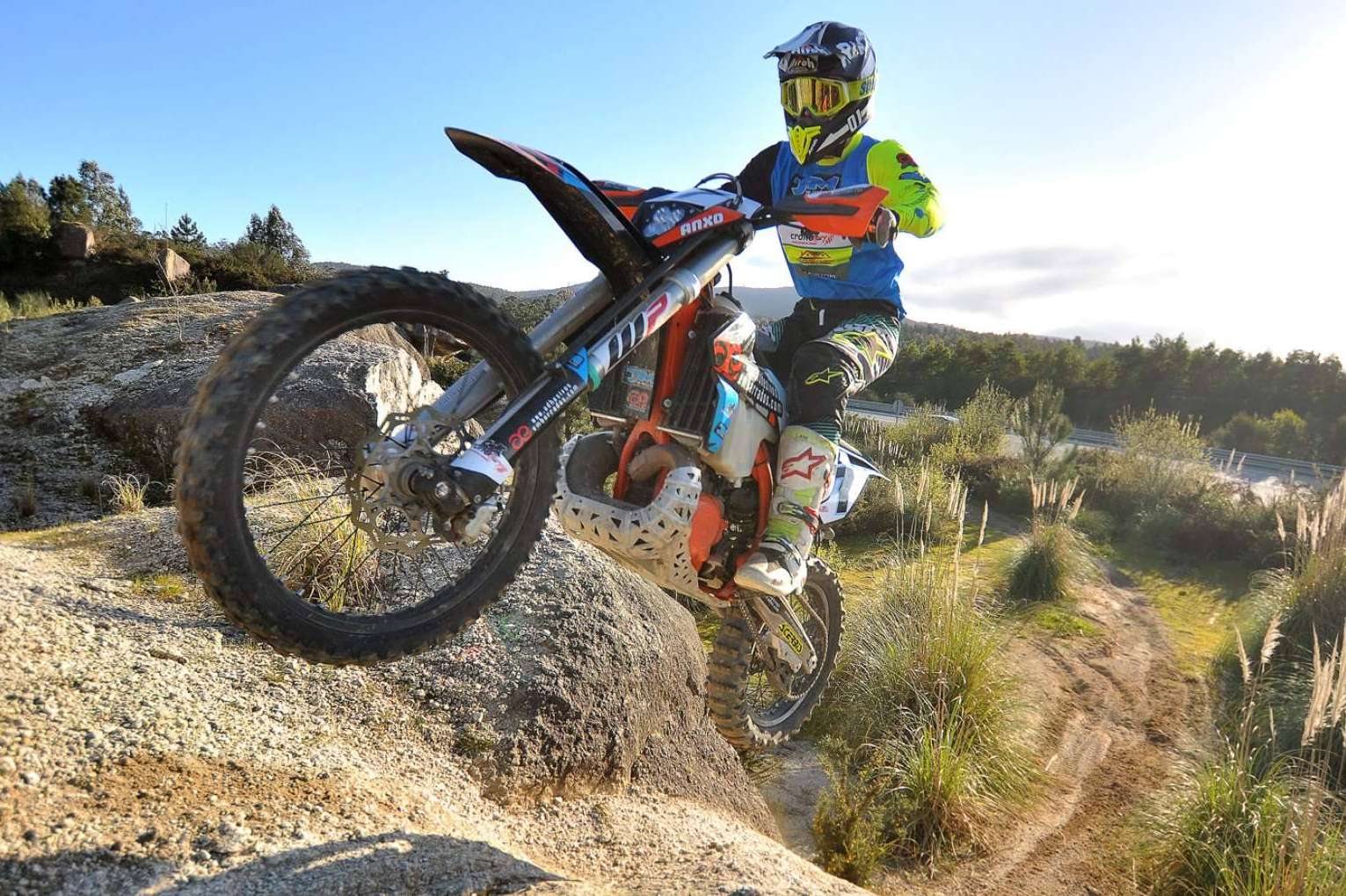 ADHESIVOSEMBARRADOS ofrece adhesivos para moto offroad