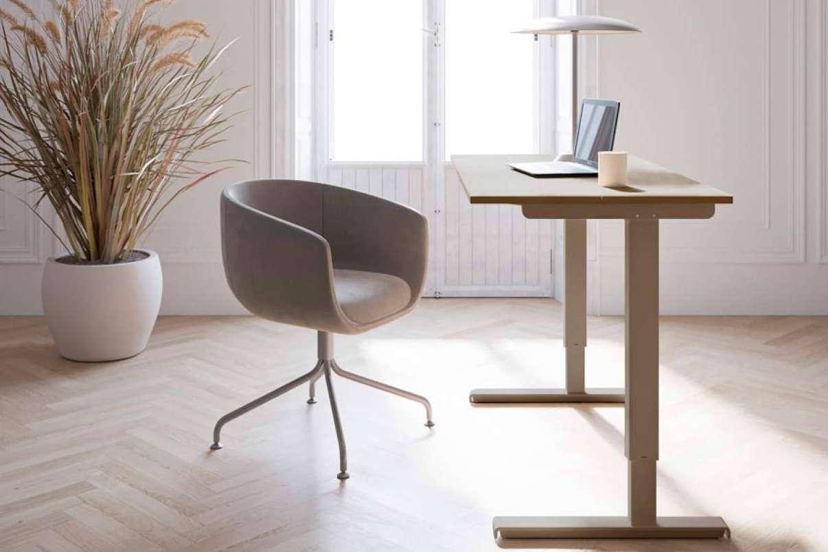 Mejorar la ergonomía del trabajo con mesas regulables de altura de OfficeDeco
