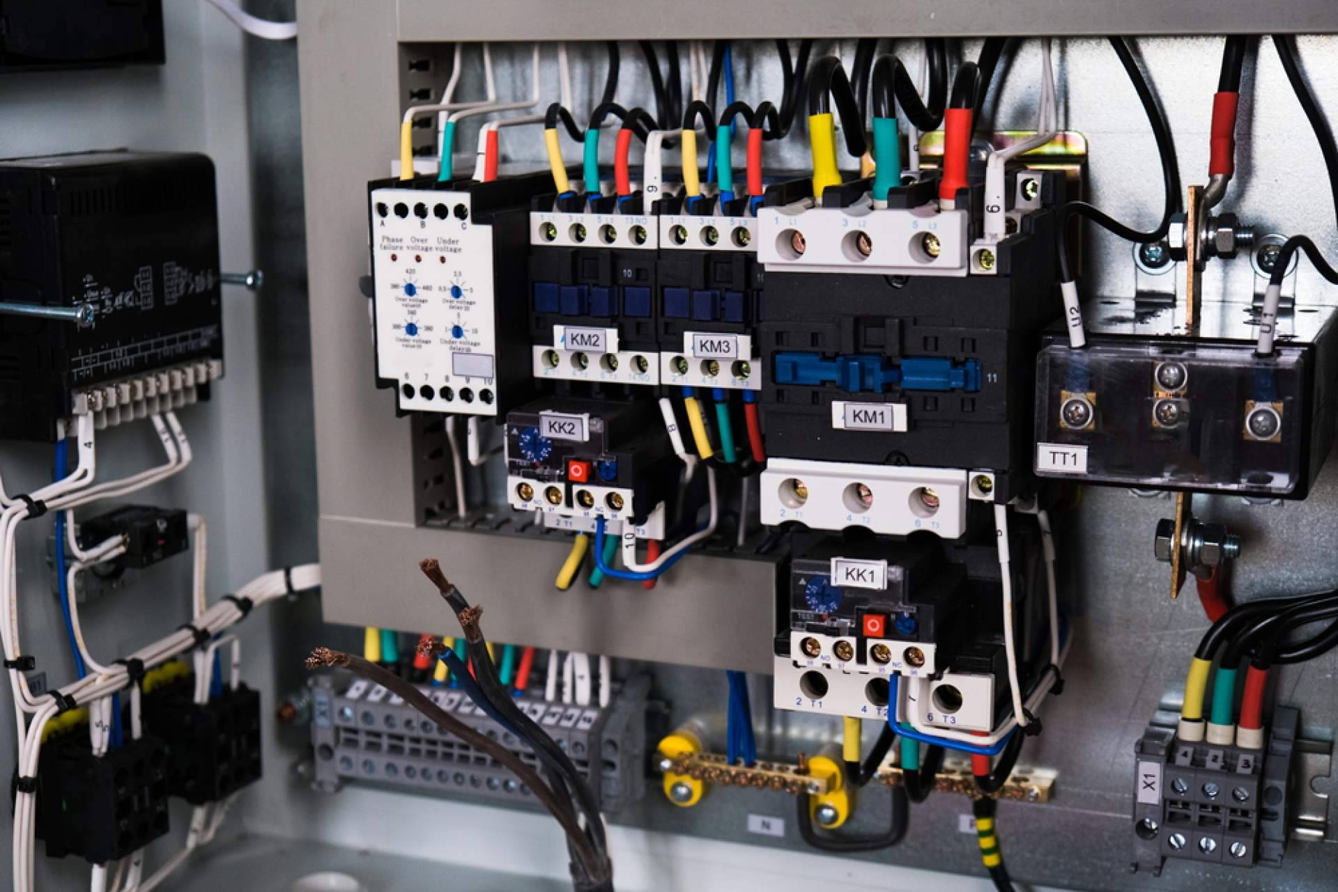 Cadenza Electric ofrece un catálogo variado de bornas Weidmuller a precios competitivos