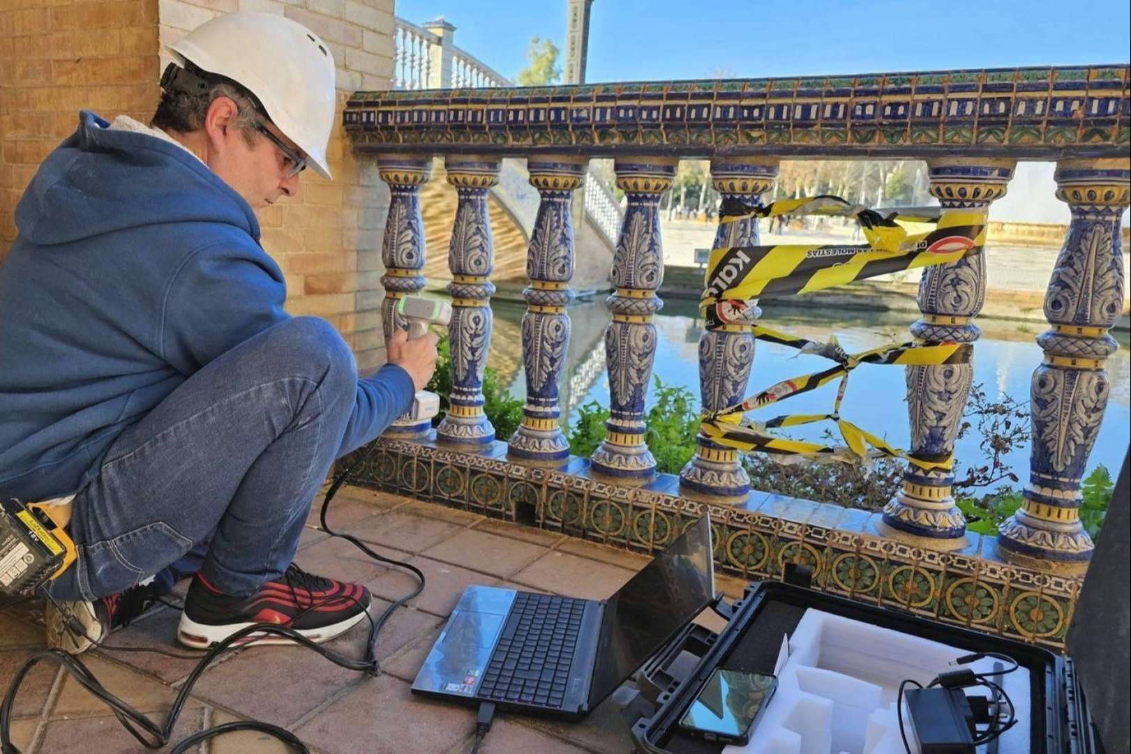 Sumiserán S.L contribuye en la restauración de patrimonio histórico, esta vez en la plaza de España de Sevilla