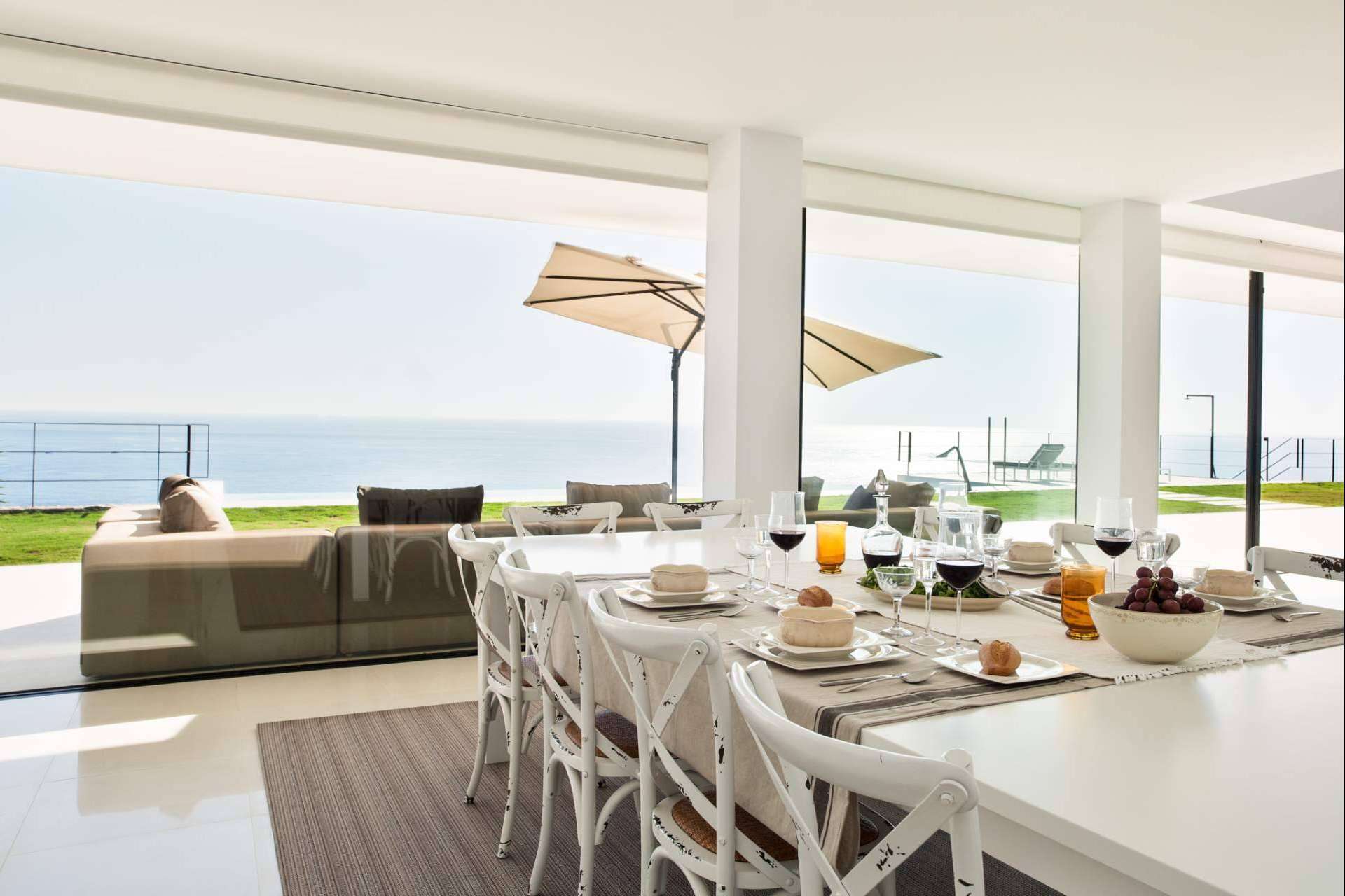 Disfrutar de impresionantes amaneceres y vistas al mar en Villa Villa Alkaram, un refugio de lujo en Andalucía