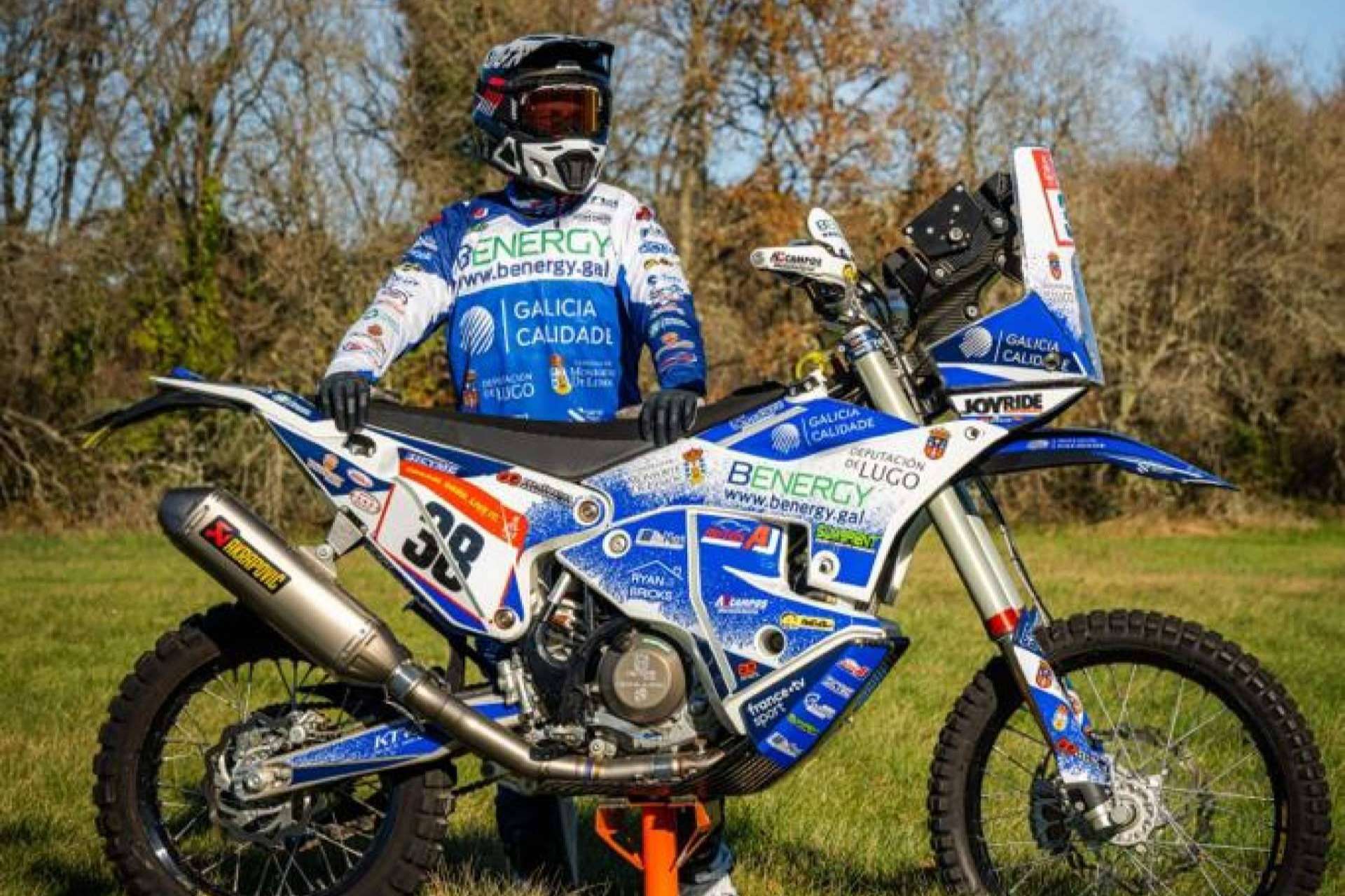 ADHESIVOSEMBARRADOS se especializa en pegatinas para personalizar múltiples modelos de motos