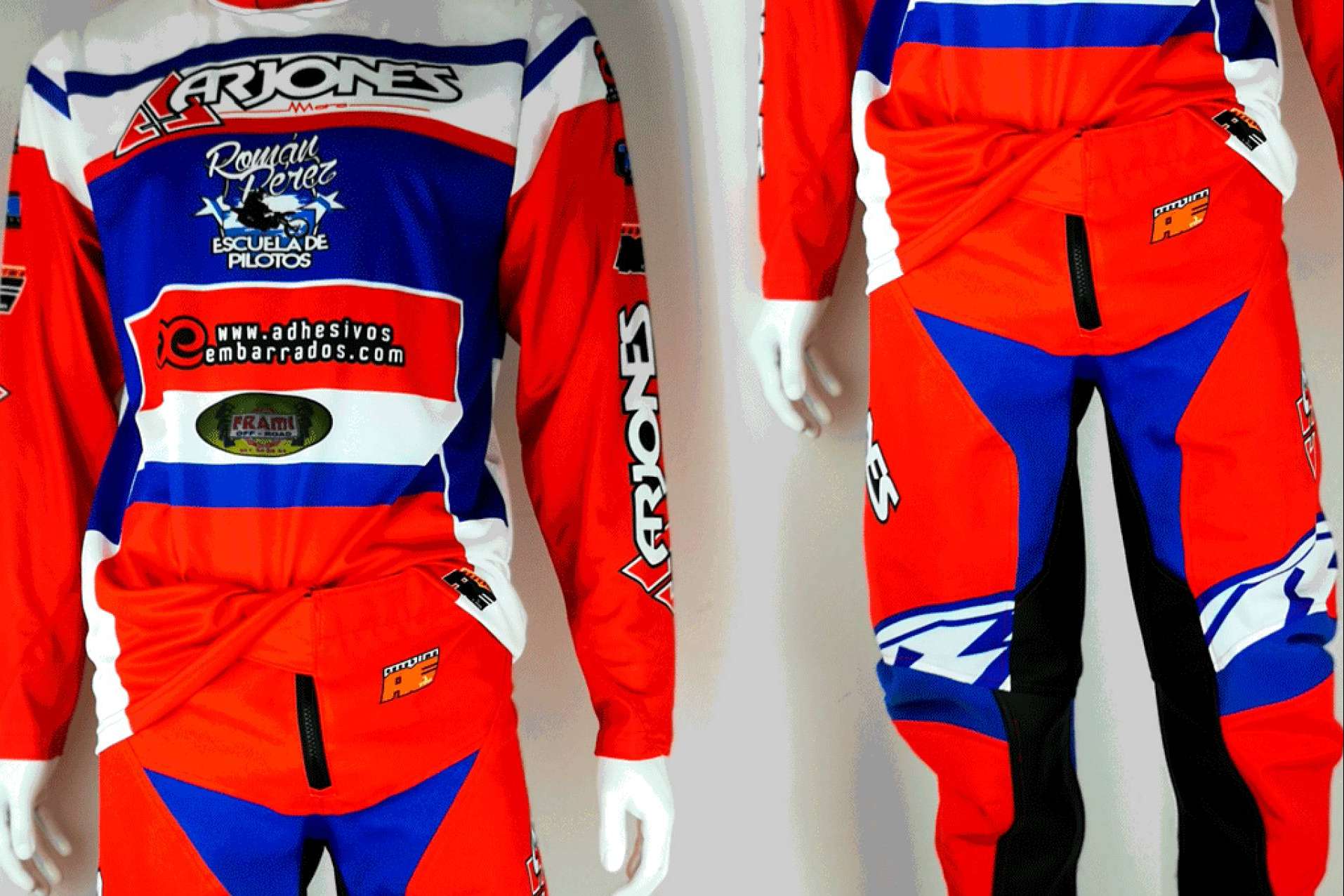 ADHESIVOSEMBARRADOS, expertos en personalización de ropa de moto off road