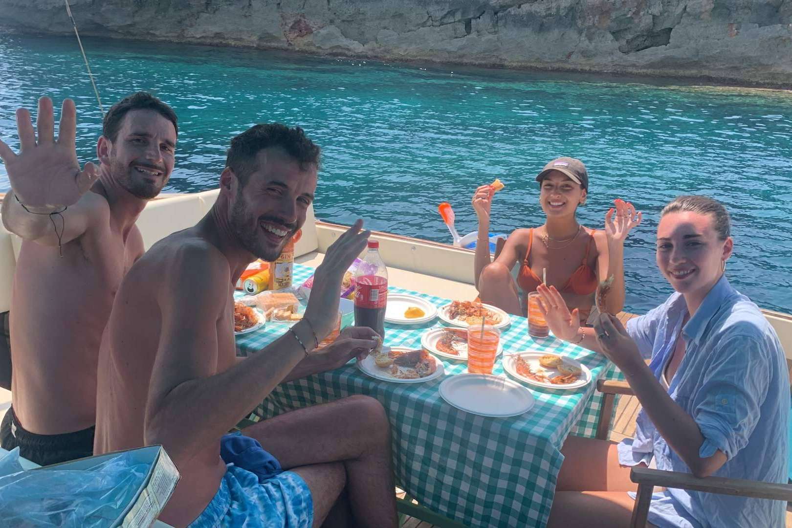 Alquilar un barco con Ola Menorca; unas vacaciones inigualables y sorprendentemente económicas