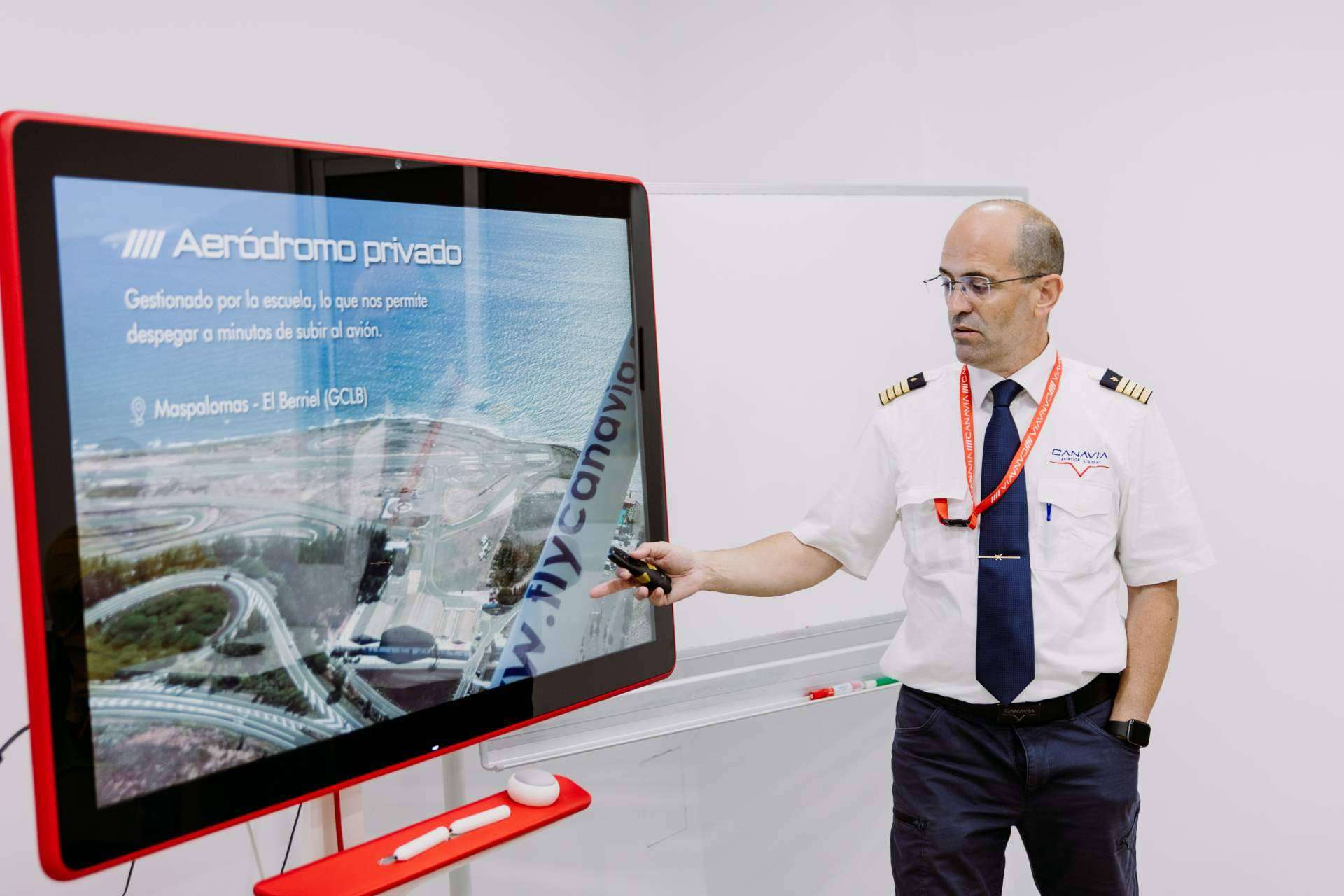 Claves para la mejor selección de escuelas de formación en aviación según Brok-air Academy y Canavia