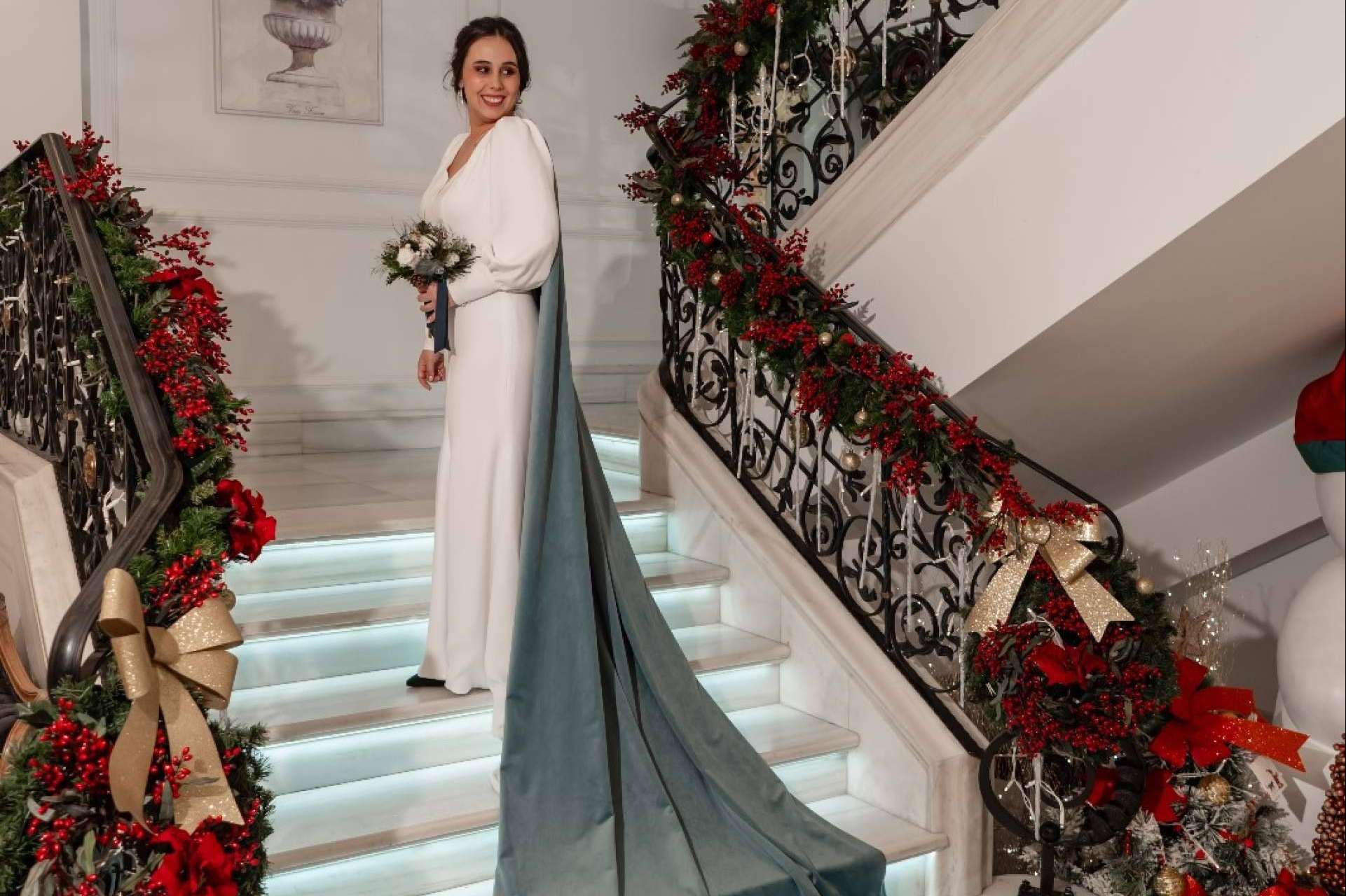 Las Capas de Novia; Una Tradición Renovada para la Moda Nupcial