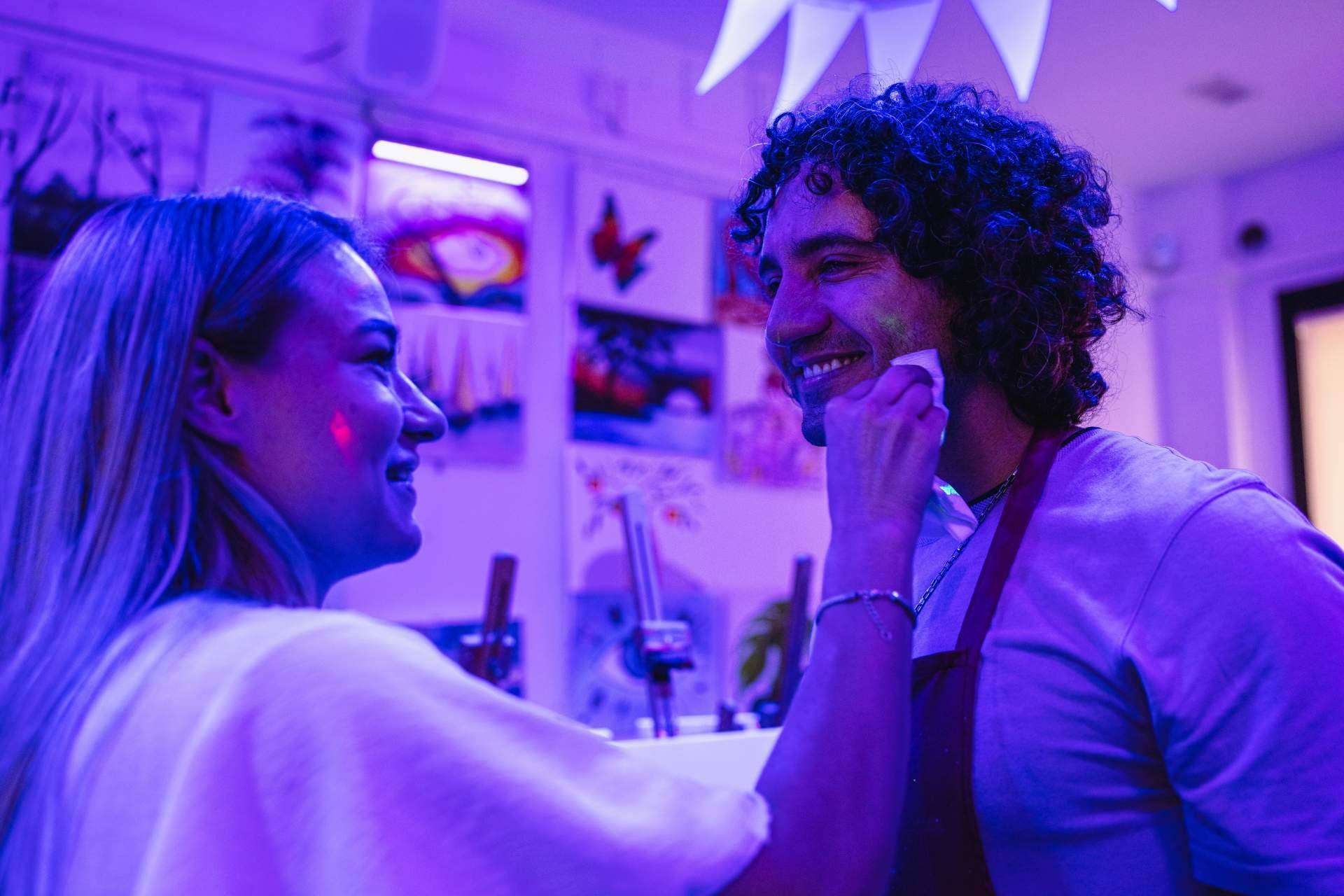 Sesiones de arte y vino entre amigos con Art & Wine