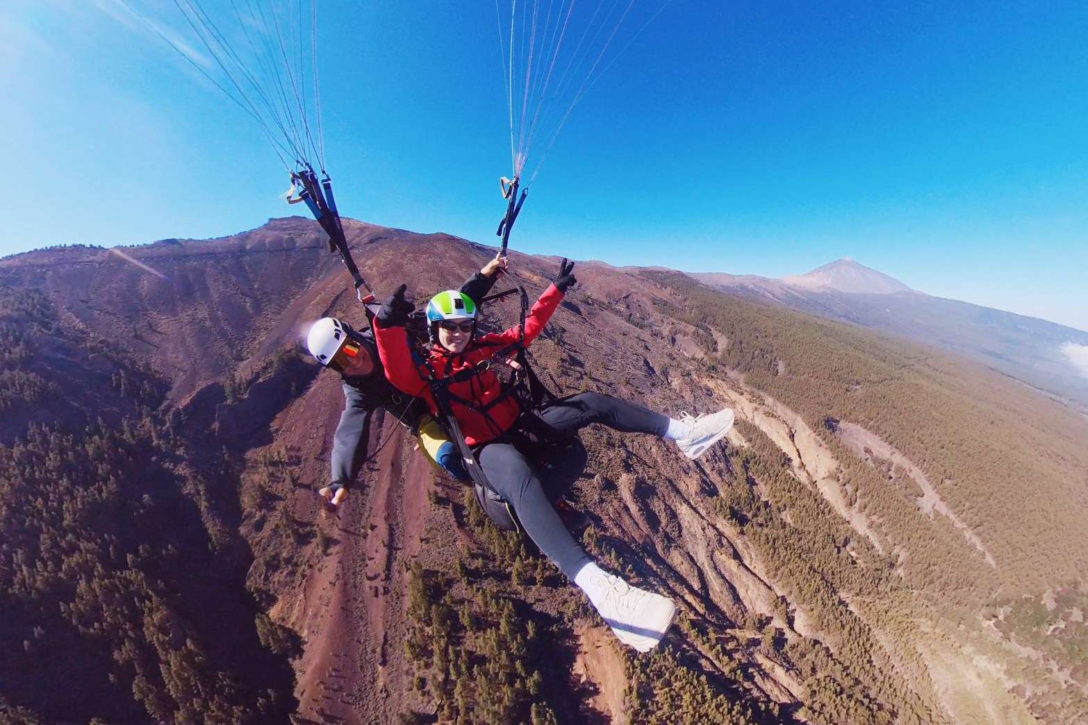 La experiencia única de volar en parapente biplaza en Tenerife con Enminube Parapente