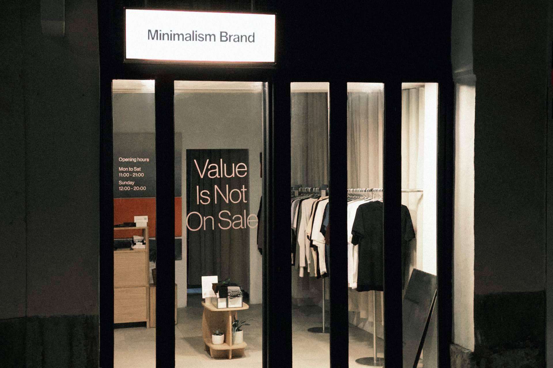 Minimalism Brand; Construyendo un futuro más allá del Black Friday