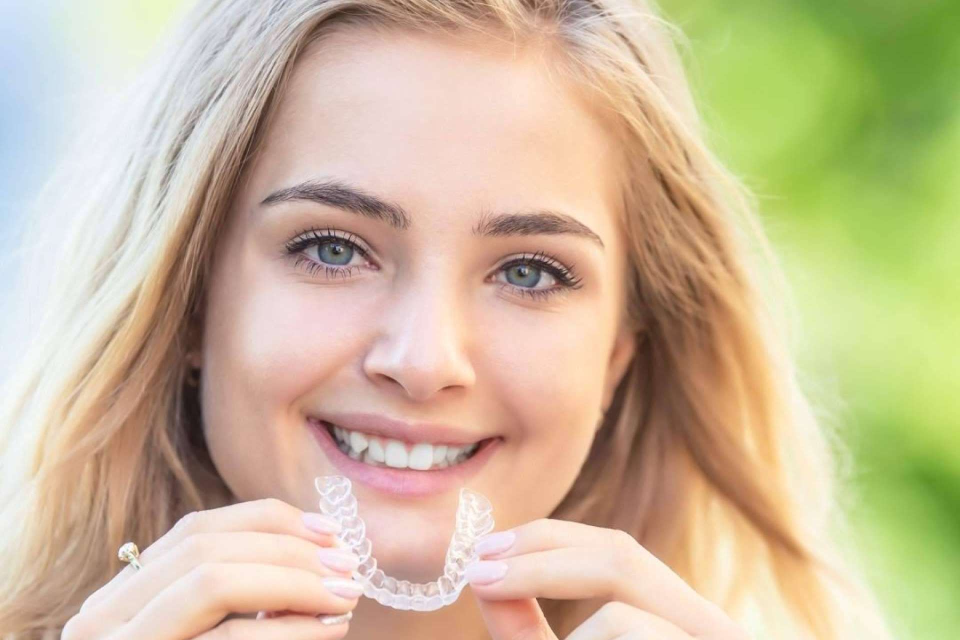 Custom Dental presenta la ortodoncia invisible como la opción innovadora para una sonrisa perfecta