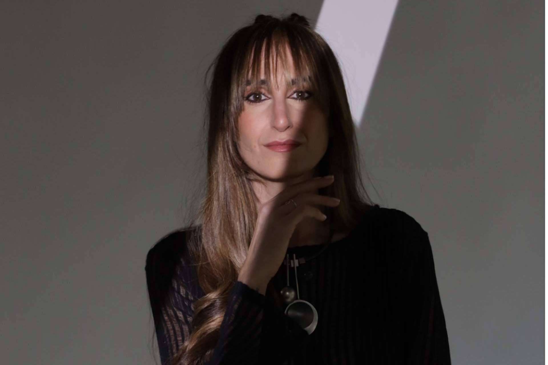 Empoderamiento femenino y manifestación consciente; la visión de Valerïa Sayas en su Máster