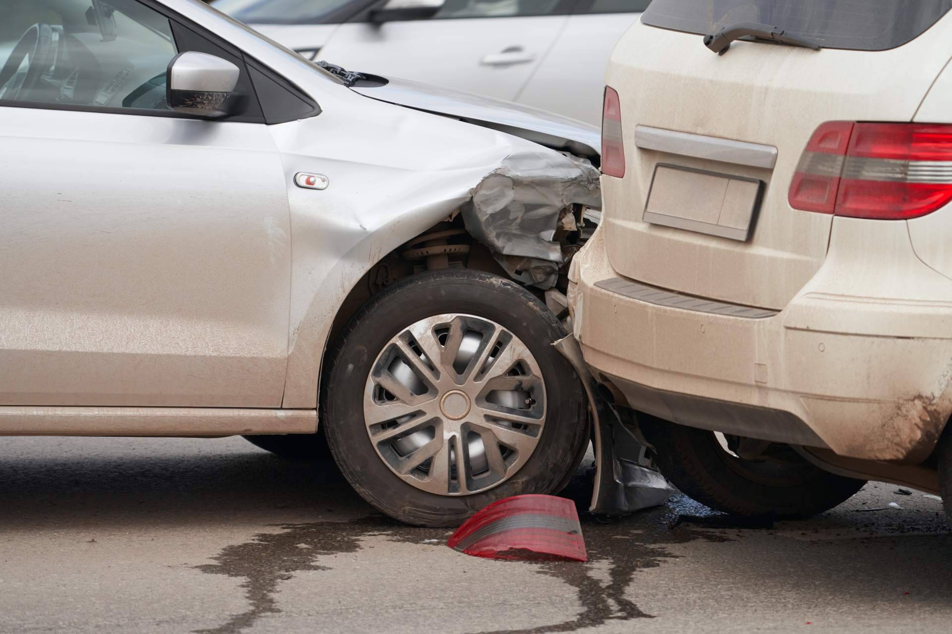 Accidentes de coche con colisión múltiple, responsabilidad y compensaciones legales