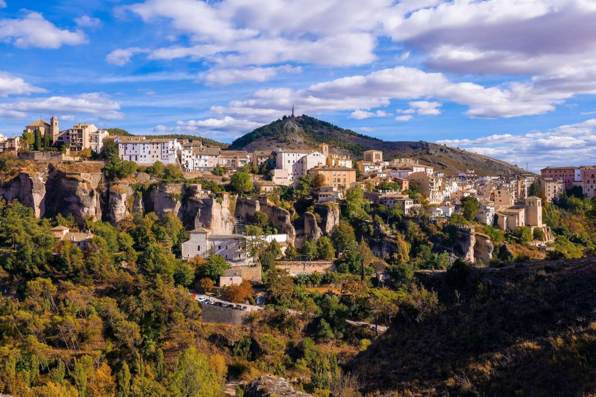 Apartamentos turísticos en Cuenca; vivir marzo entre naturaleza y tradición