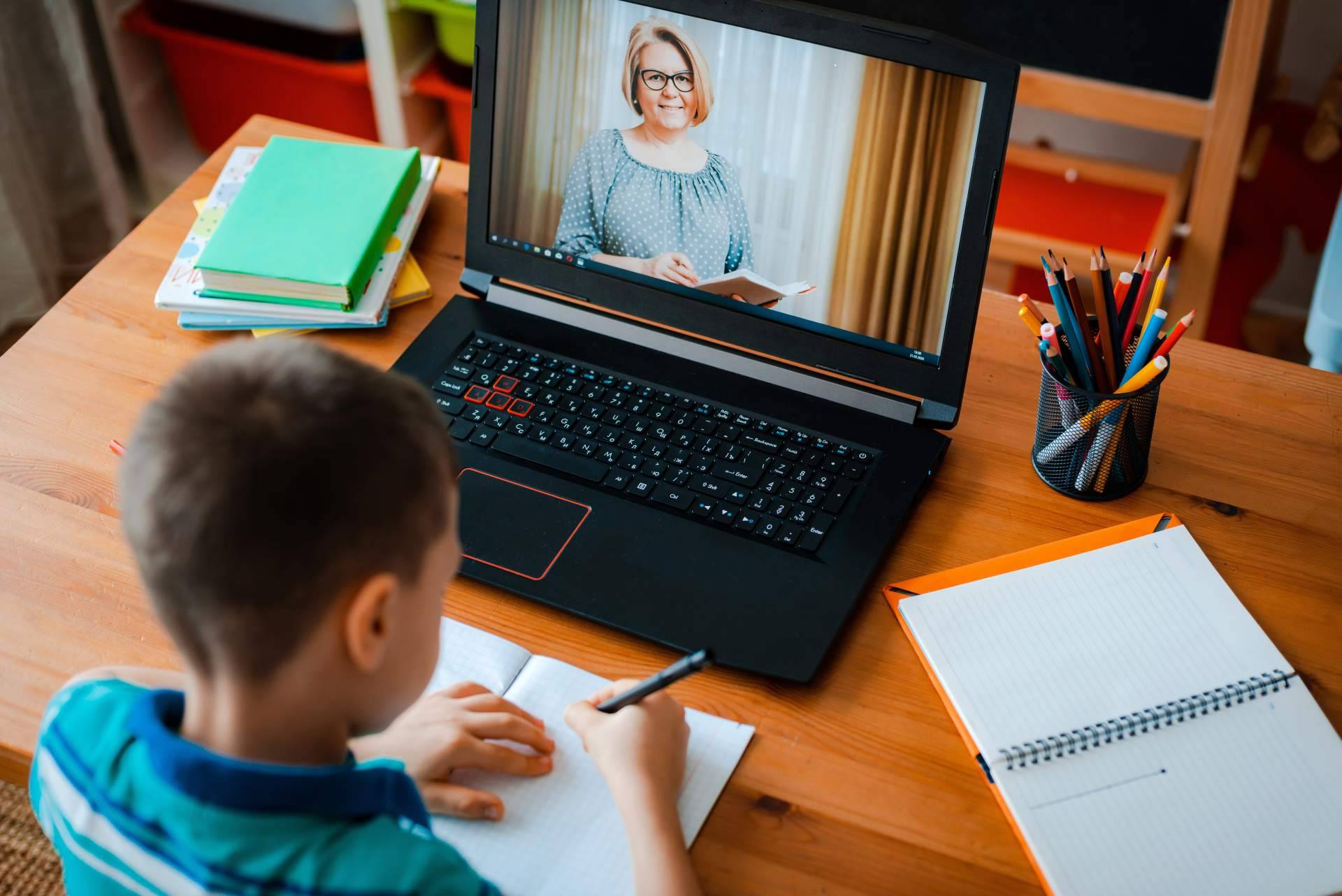 Preparando a los escolares para el futuro sin perder de vista el presente