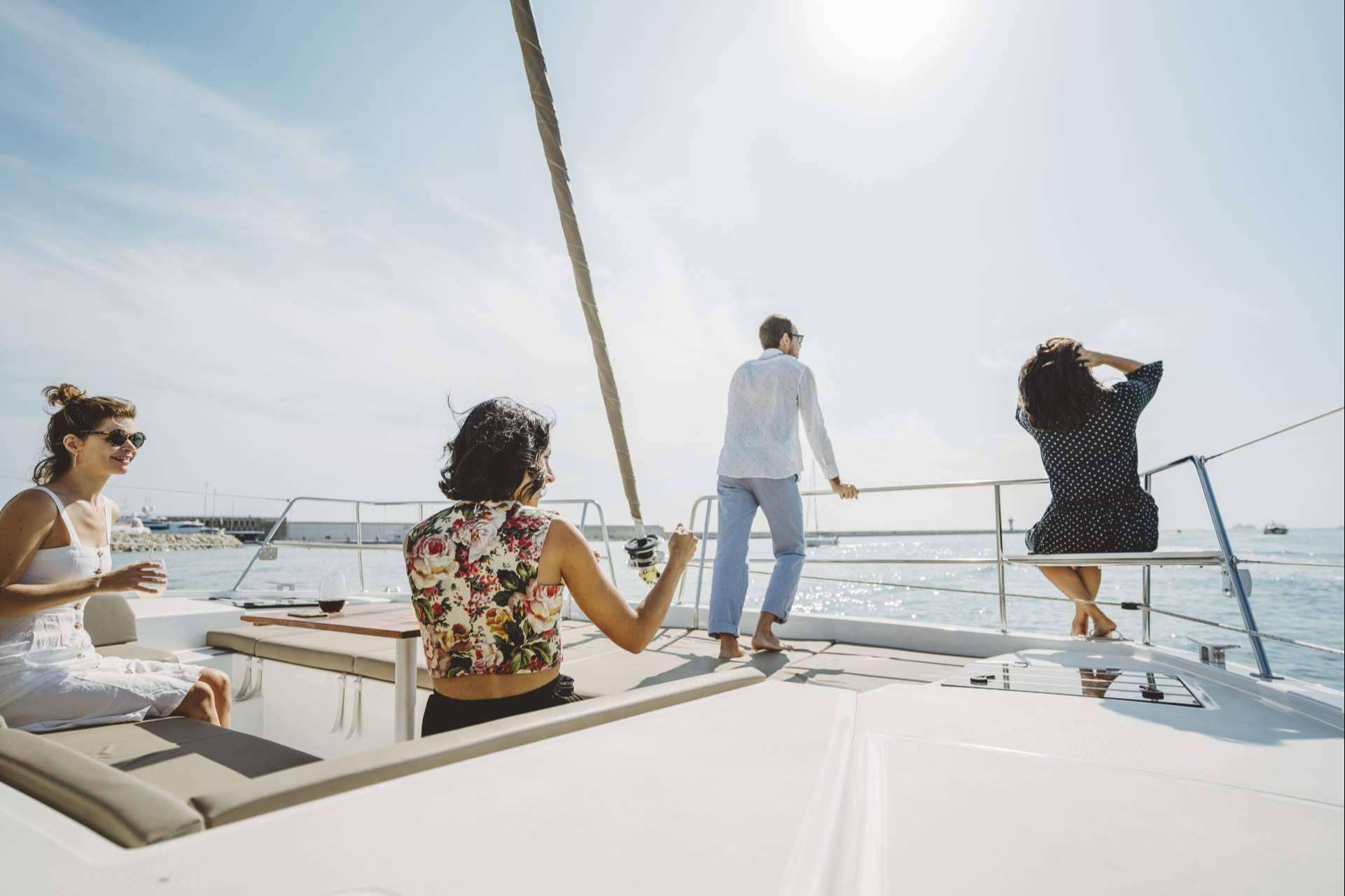 Experiencias en barco en Barcelona, Sondevela destaca desde la Marina Port Vell con servicio premium