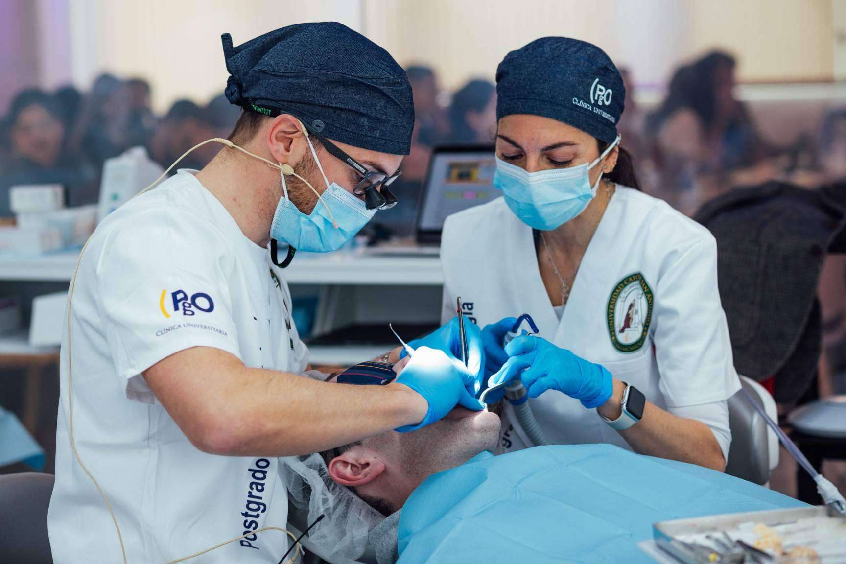 Especialízate en odontología con PgO UCAM
