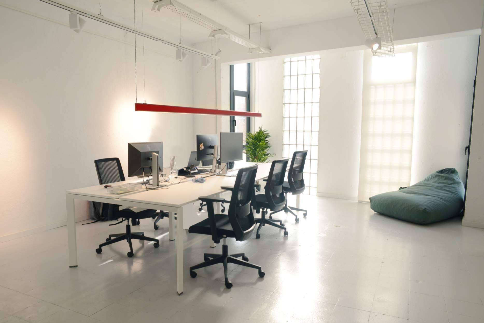 Cómo calcular el tamaño ideal de oficina para una startup?; Guía práctica para evitar errores
