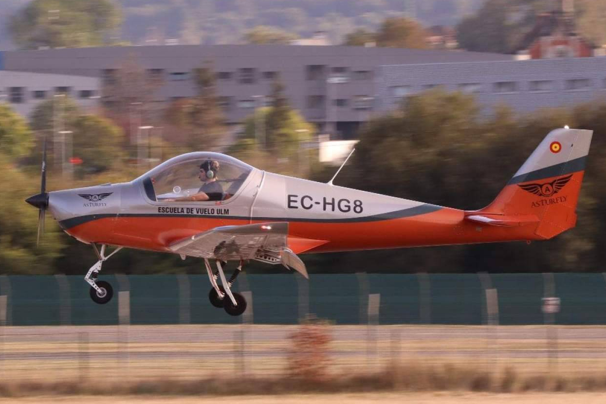 Aprender a volar en Asturias, el curso de piloto de ultraligero como vía de acceso a la aviación recreativa
