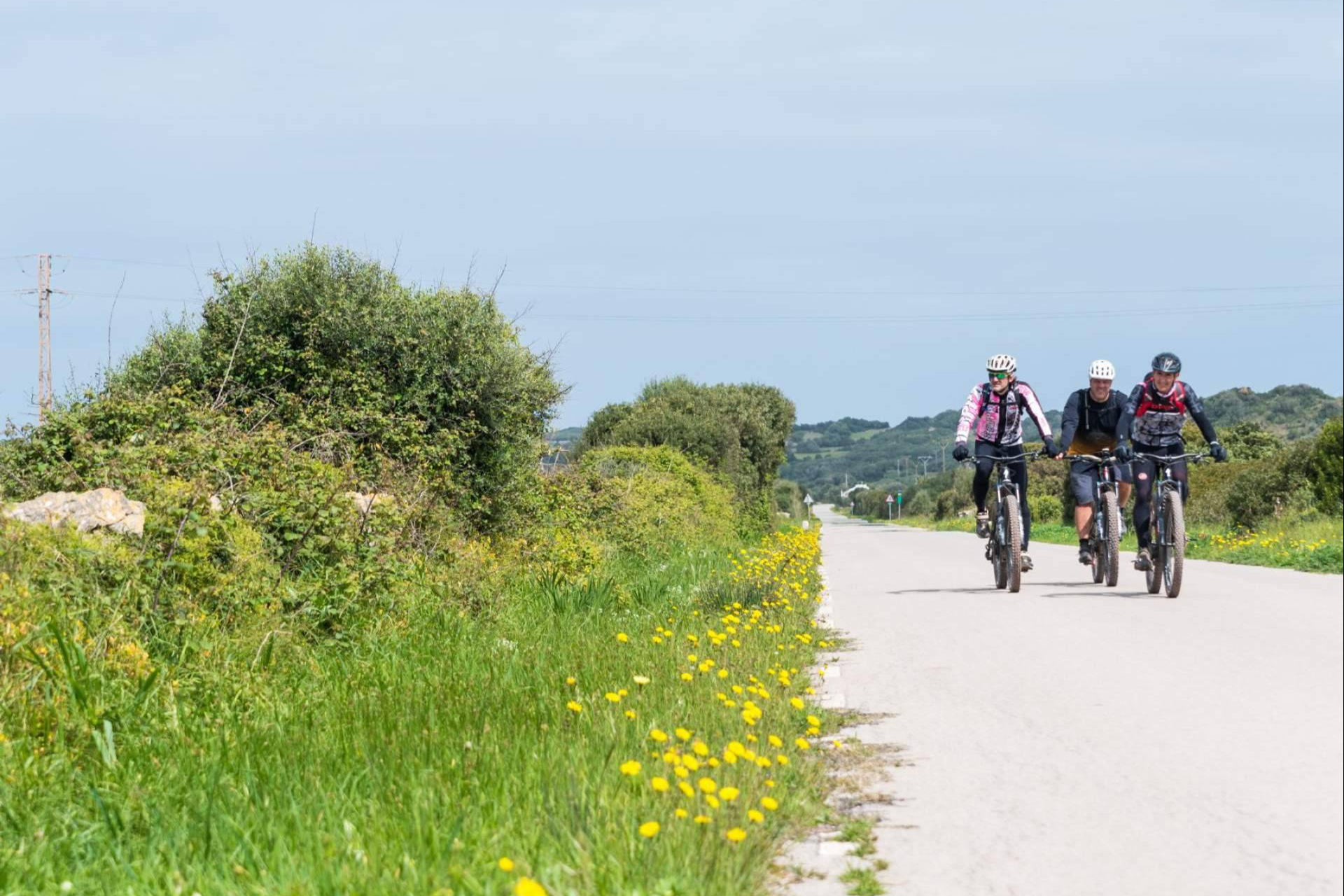 Menorca, el paraíso del ciclismo en el Mediterráneo; una isla que se vive sobre dos ruedas