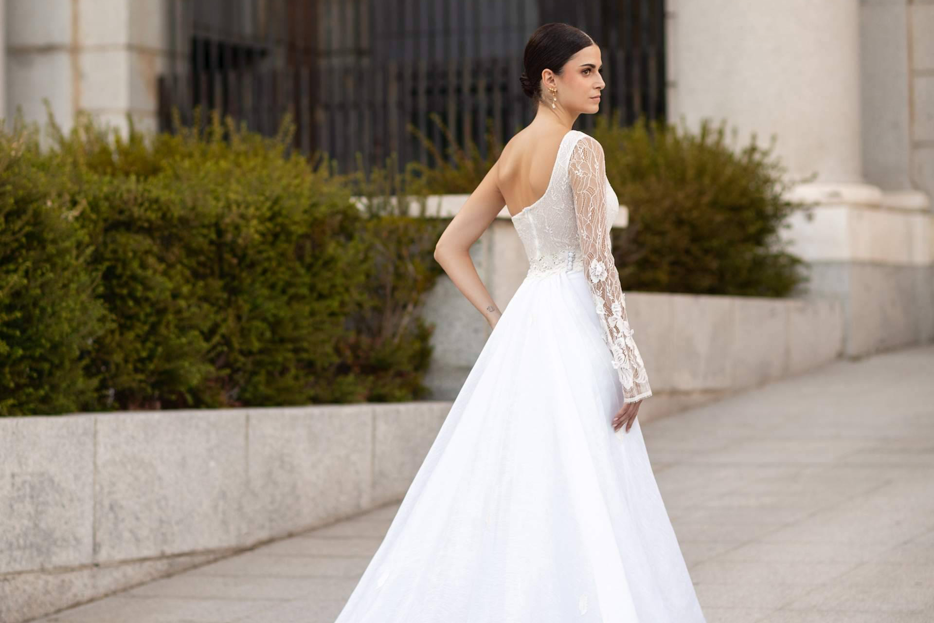 Elegancia y personalidad en cada puntada; los vestidos de novia a medida de Luz Marina Cruz