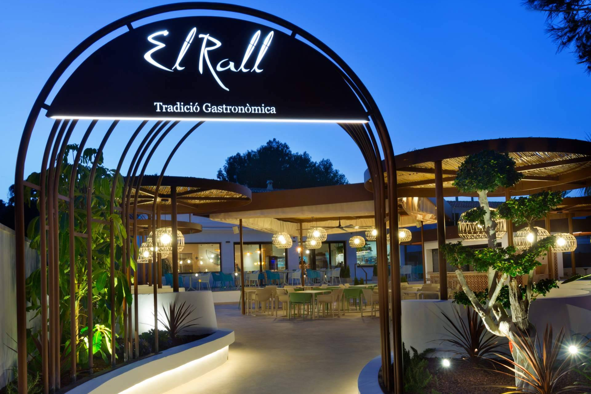 Cocina mediterránea frente al mar, El Rall destaca en La Fustera por su producto de kilómetro cero
